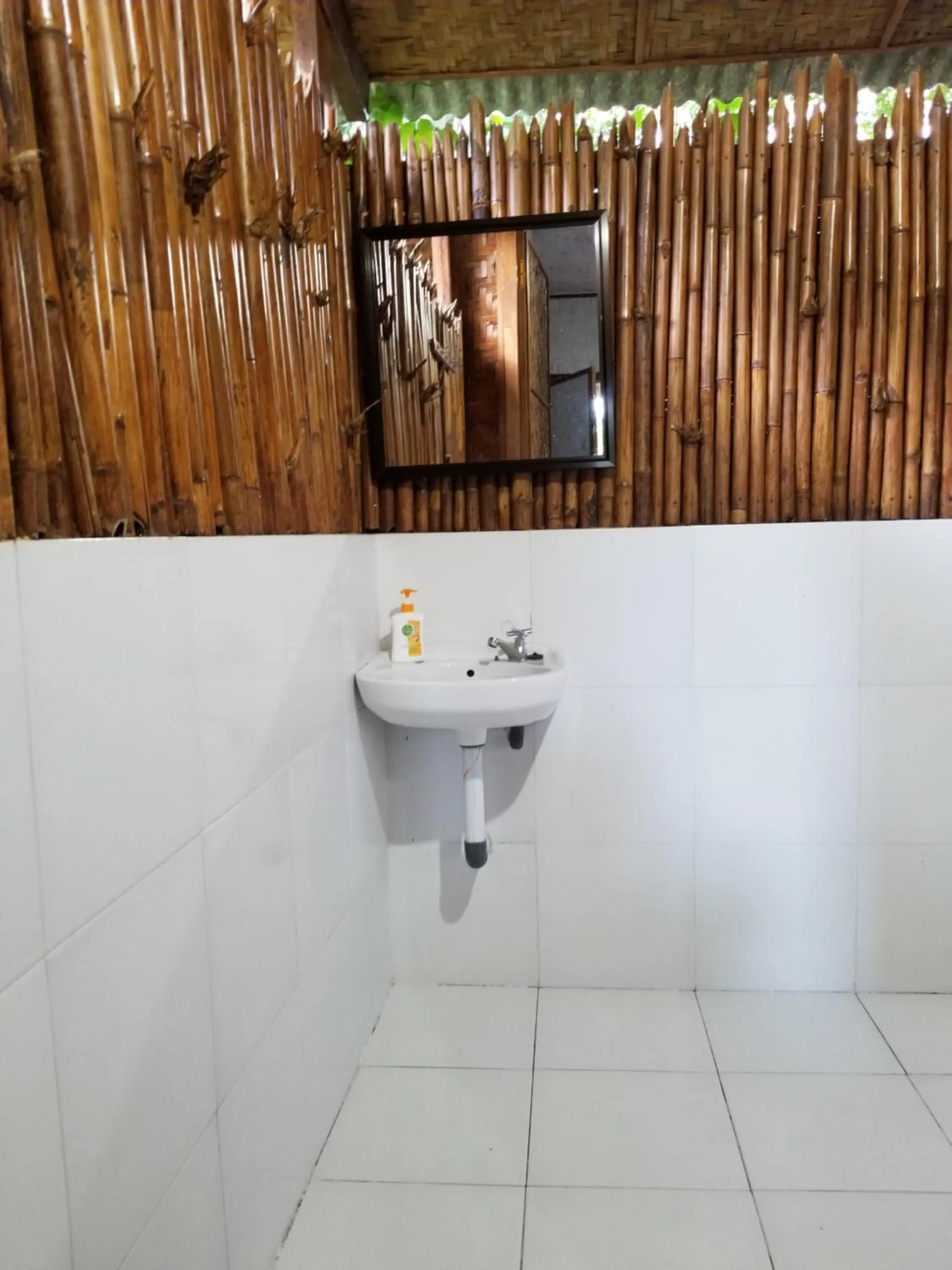 Bathroom in Mojosurf Camp Red Island