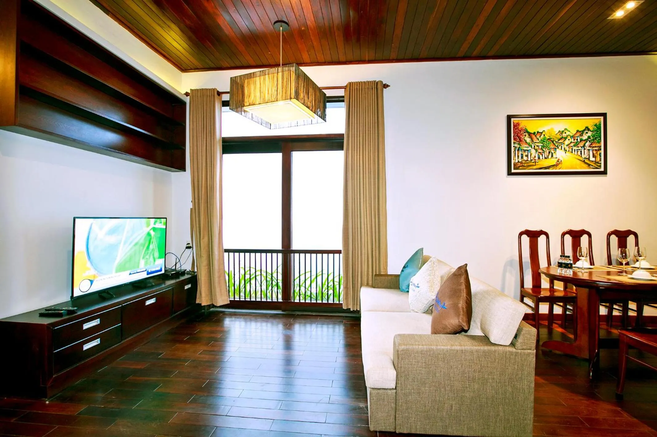 Communal lounge/ TV room in Azumi