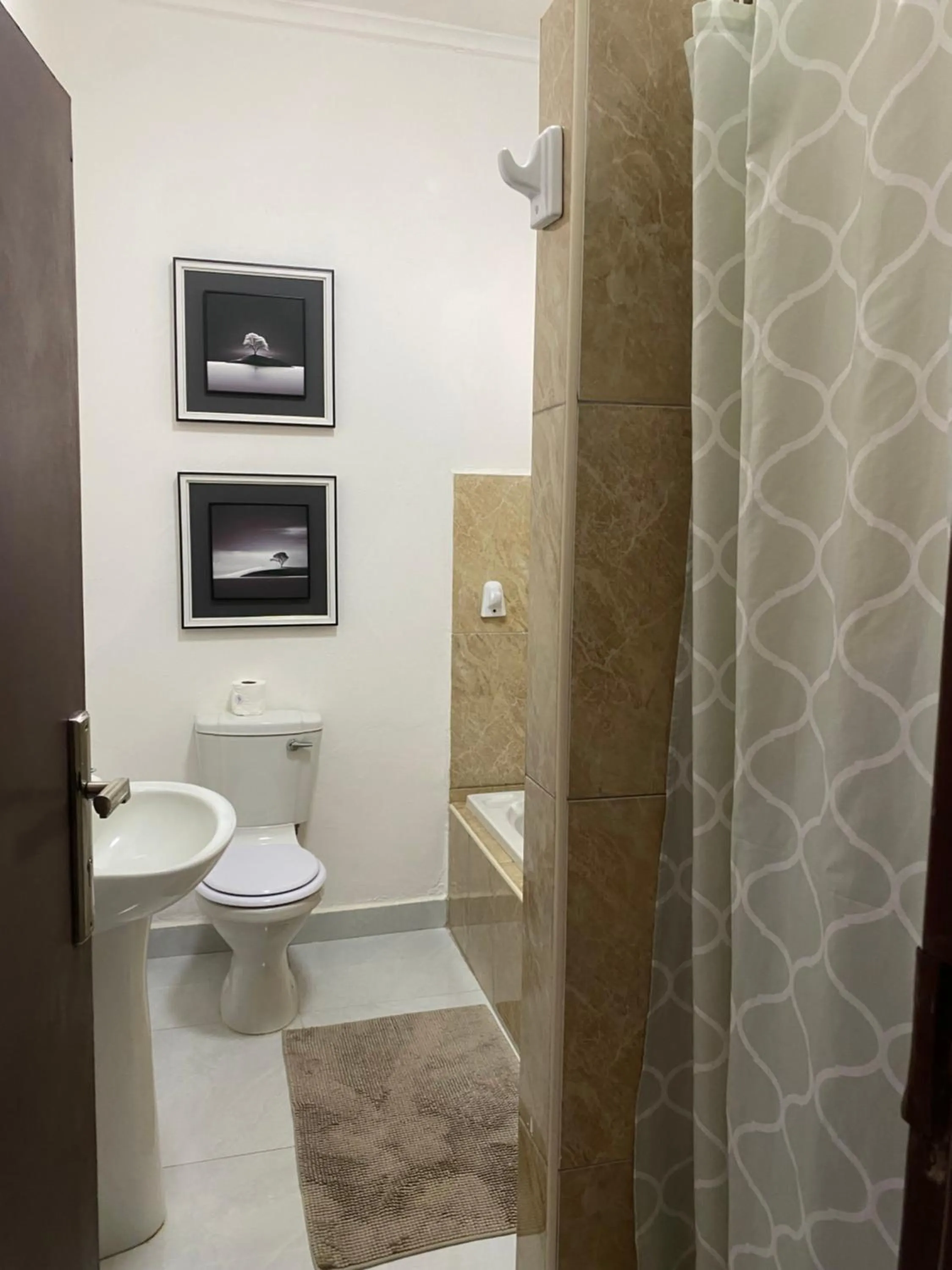 Shower in Ngoma Zanga Lodge