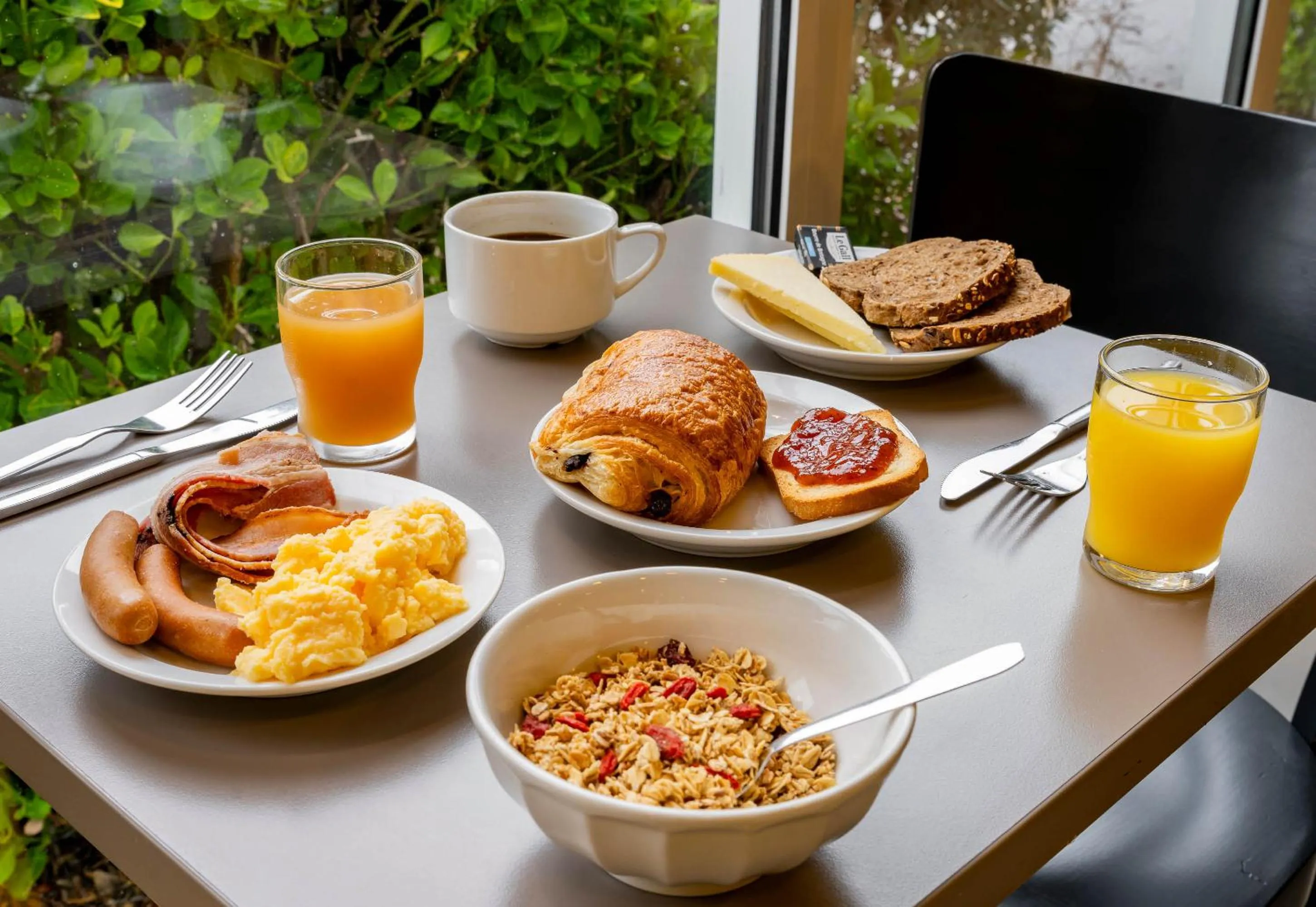 Breakfast in B&B HOTEL Valenciennes Marly