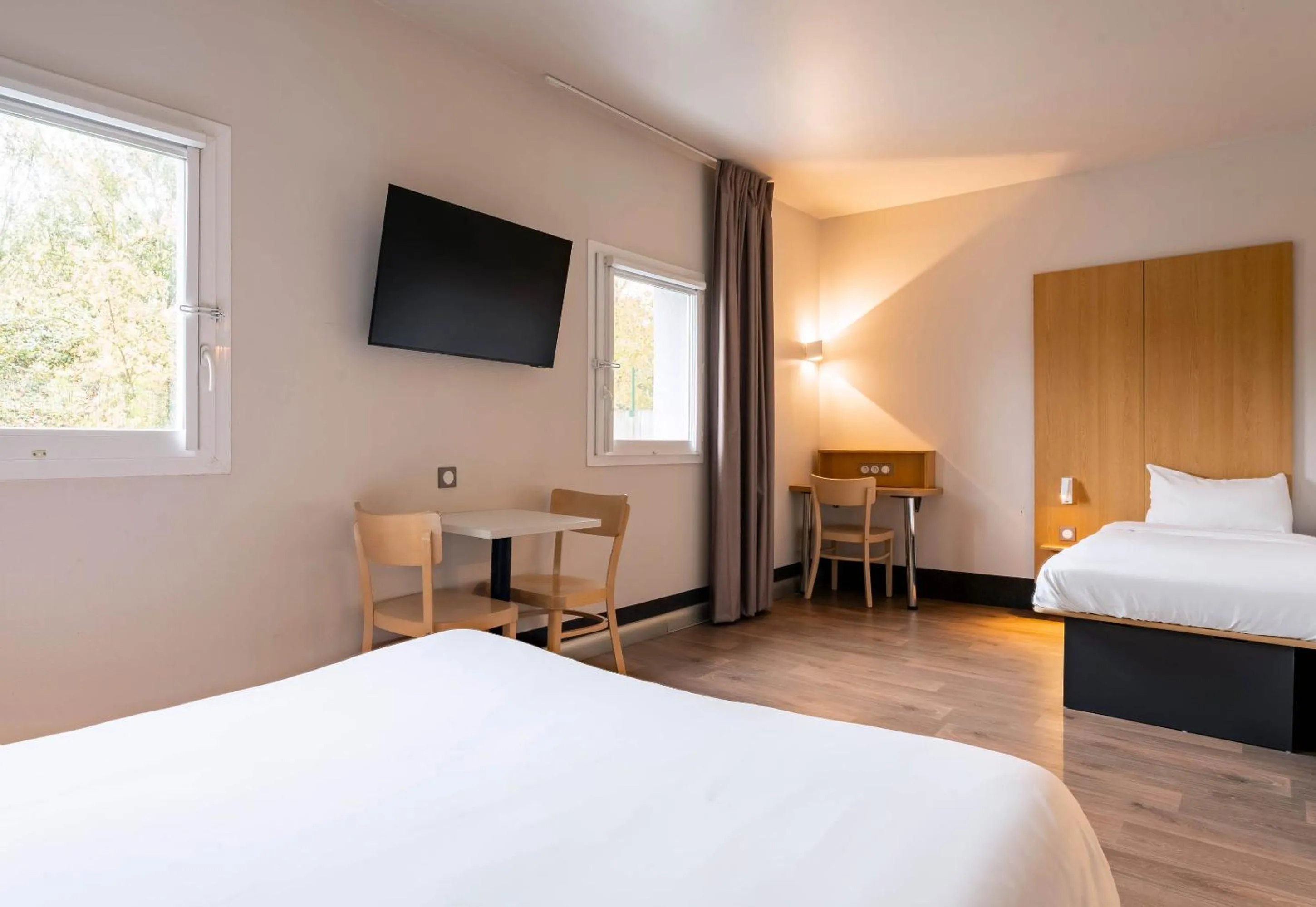 Bedroom, Bed in B&B HOTEL Valenciennes Marly