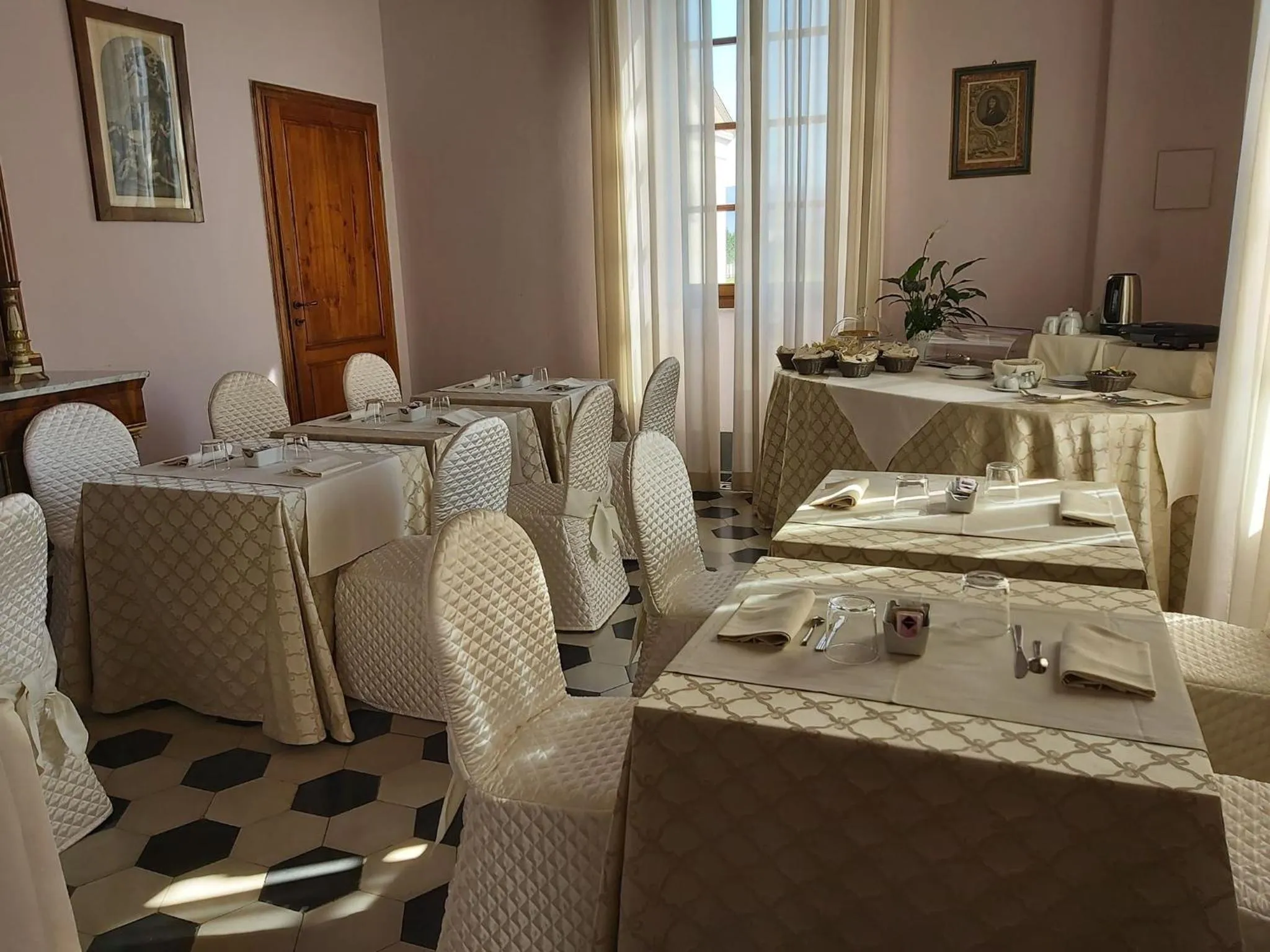 Restaurant/places to eat in Relais Villa Scarfantoni B&B
