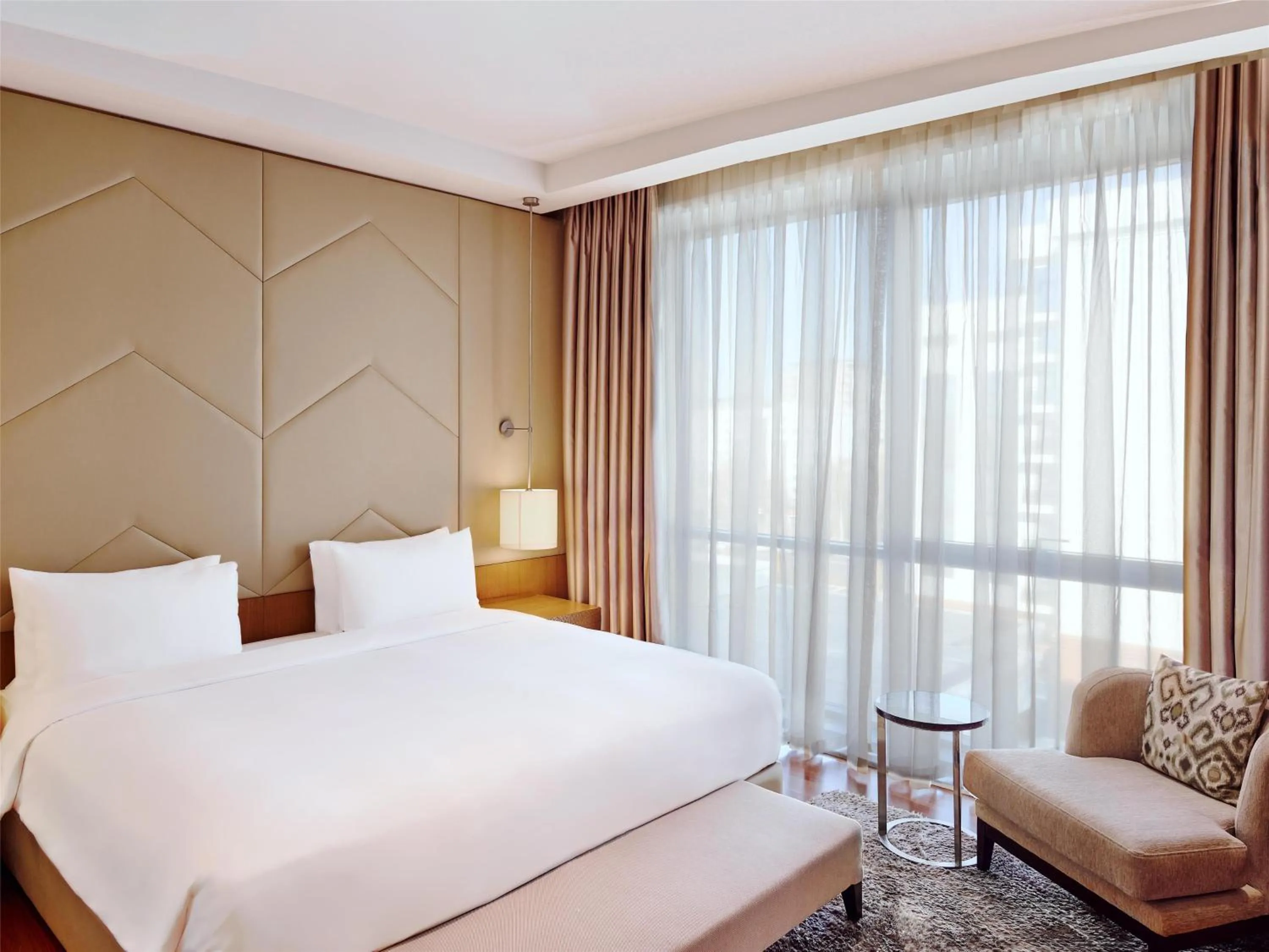 Photo of the whole room, Bed in Hyatt Regency Tashkent