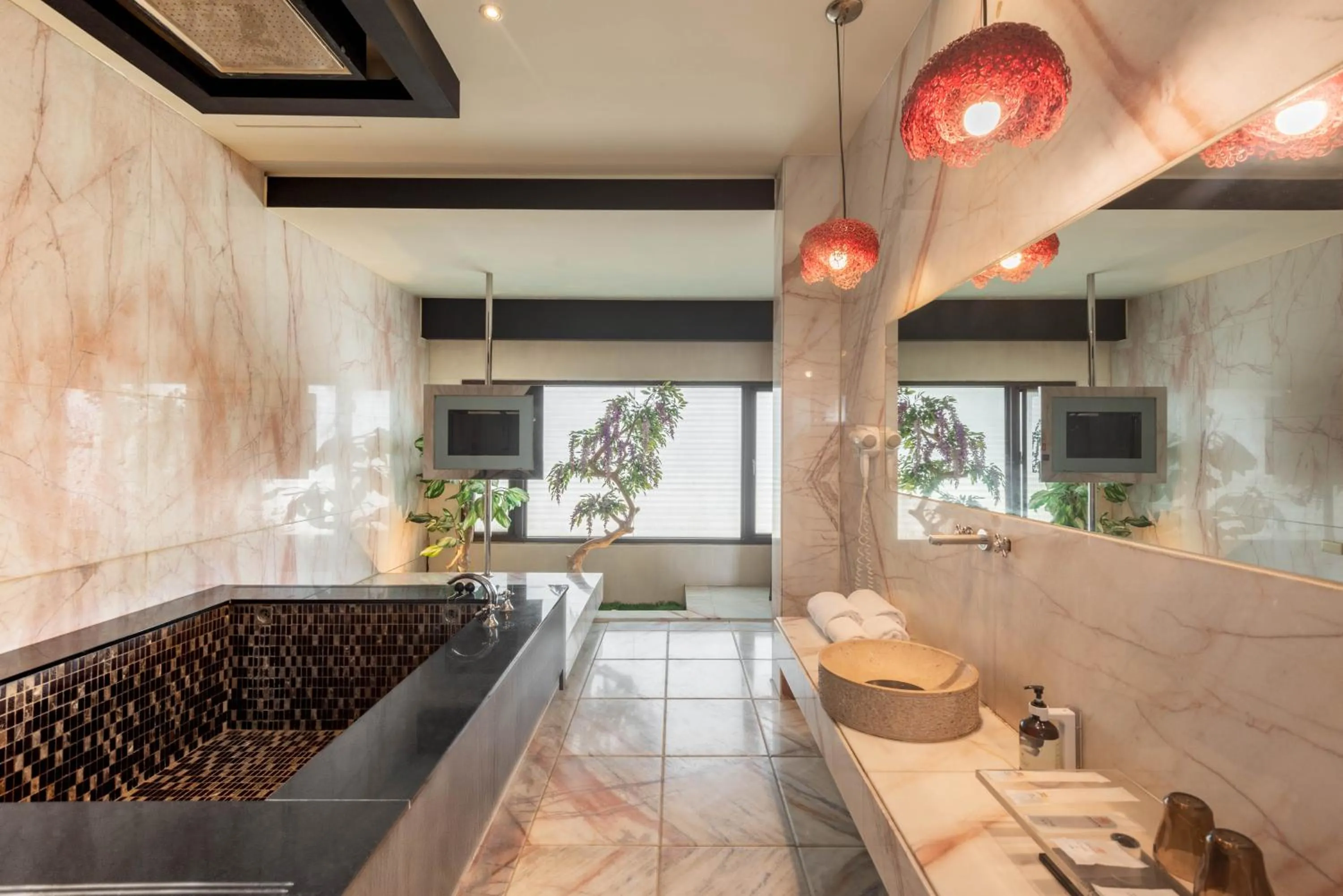 Bathroom in Holly Wood Motel