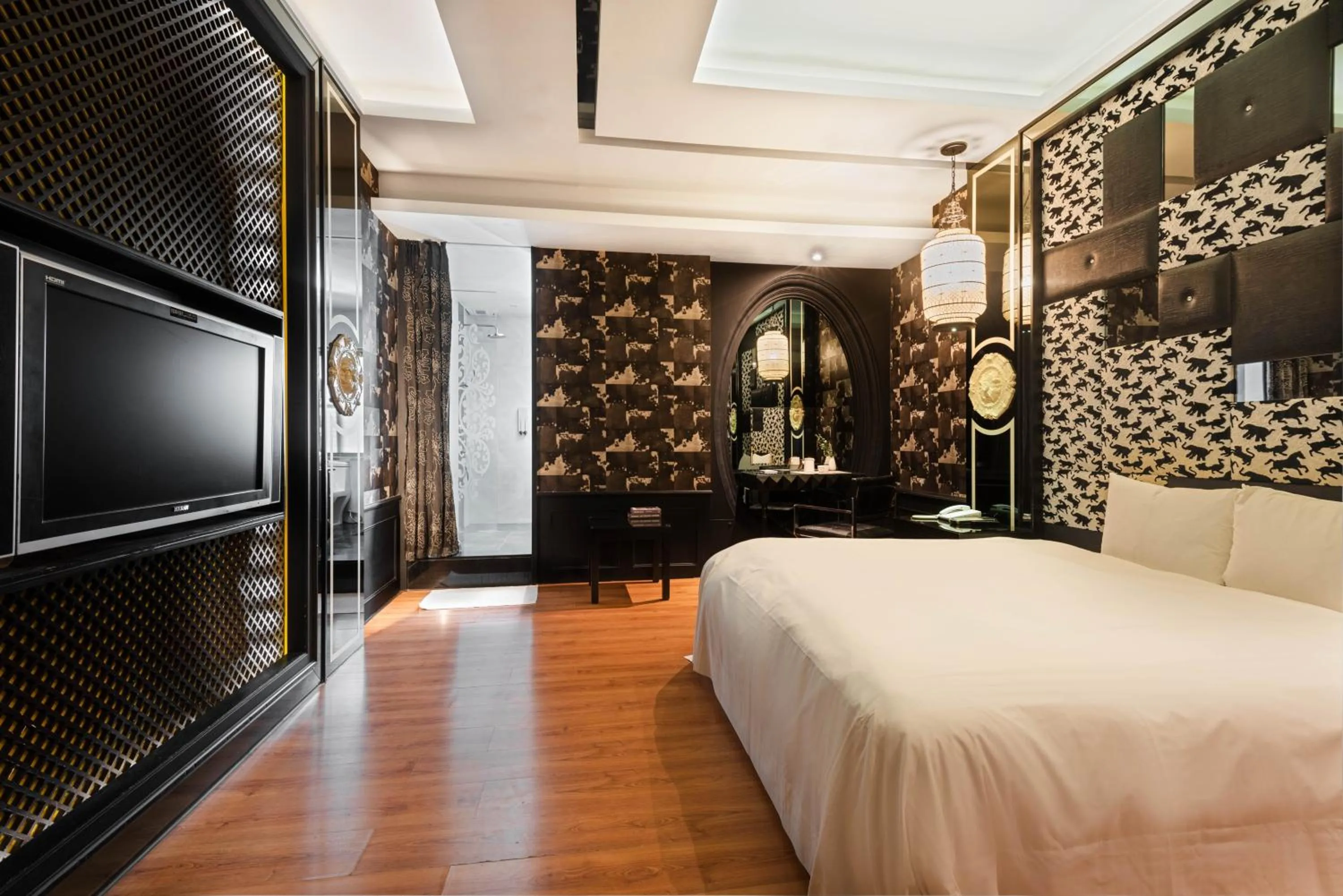 Bed in Holly Wood Motel