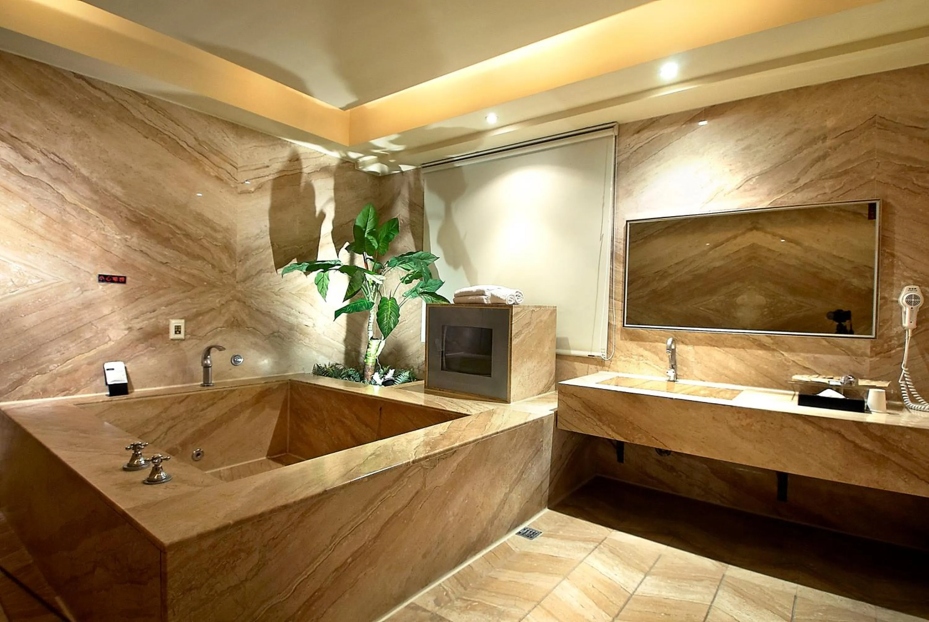 Bathroom in Holly Wood Motel