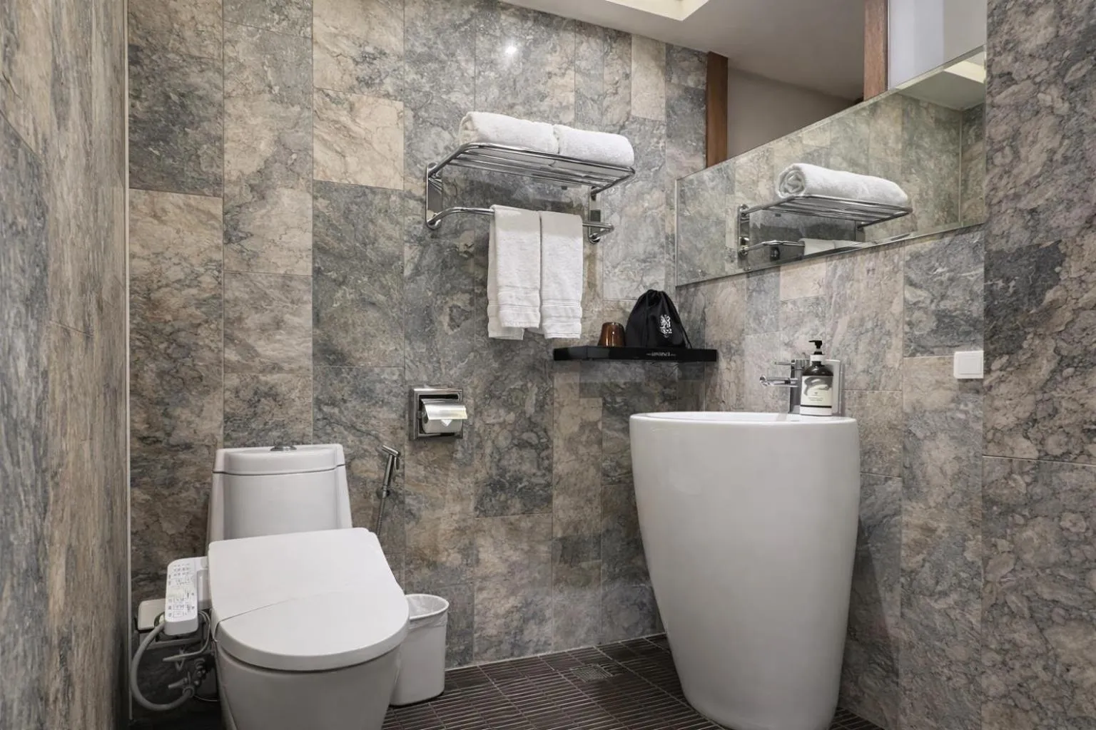 Shower in Holly Wood Motel