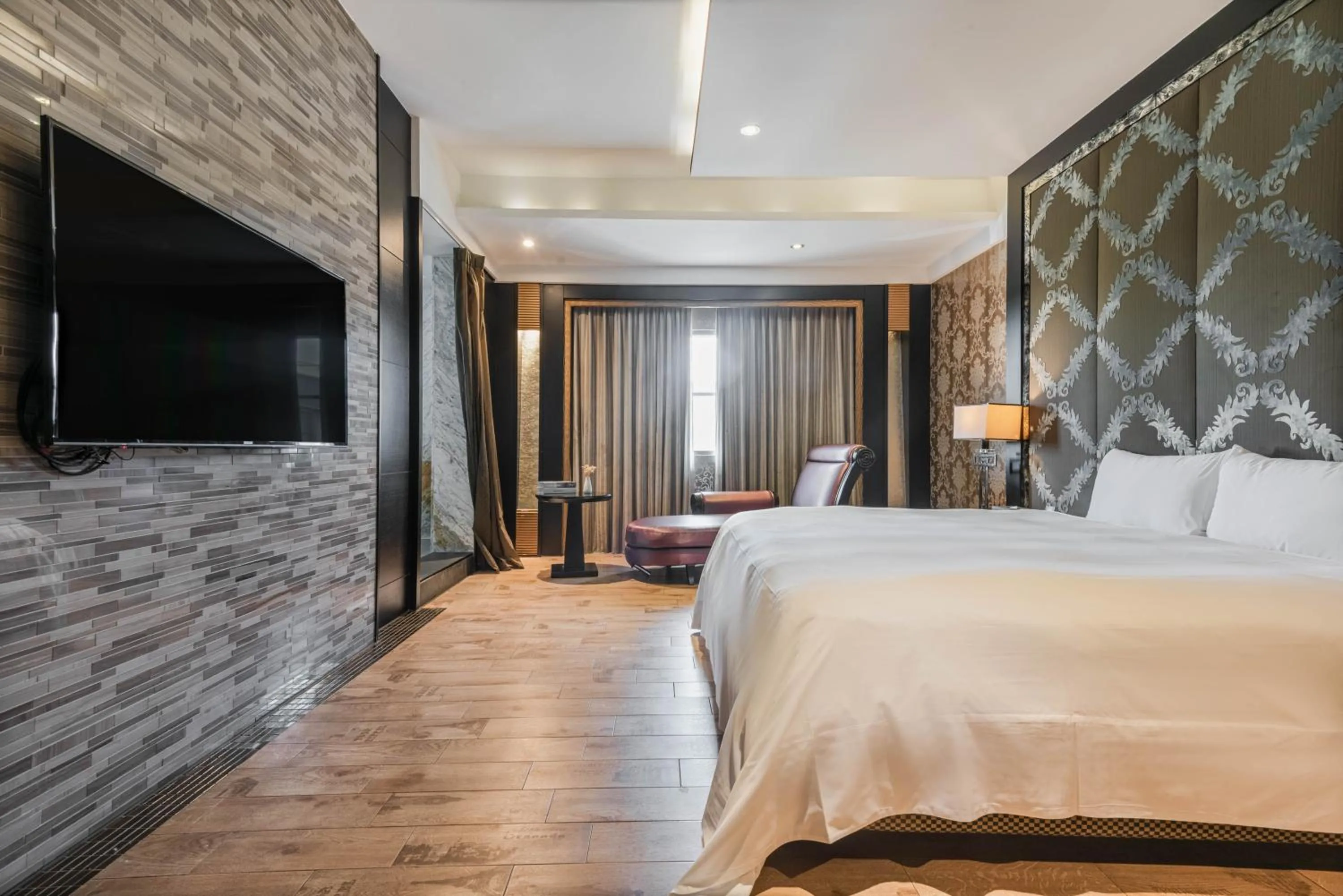 Bed in Holly Wood Motel