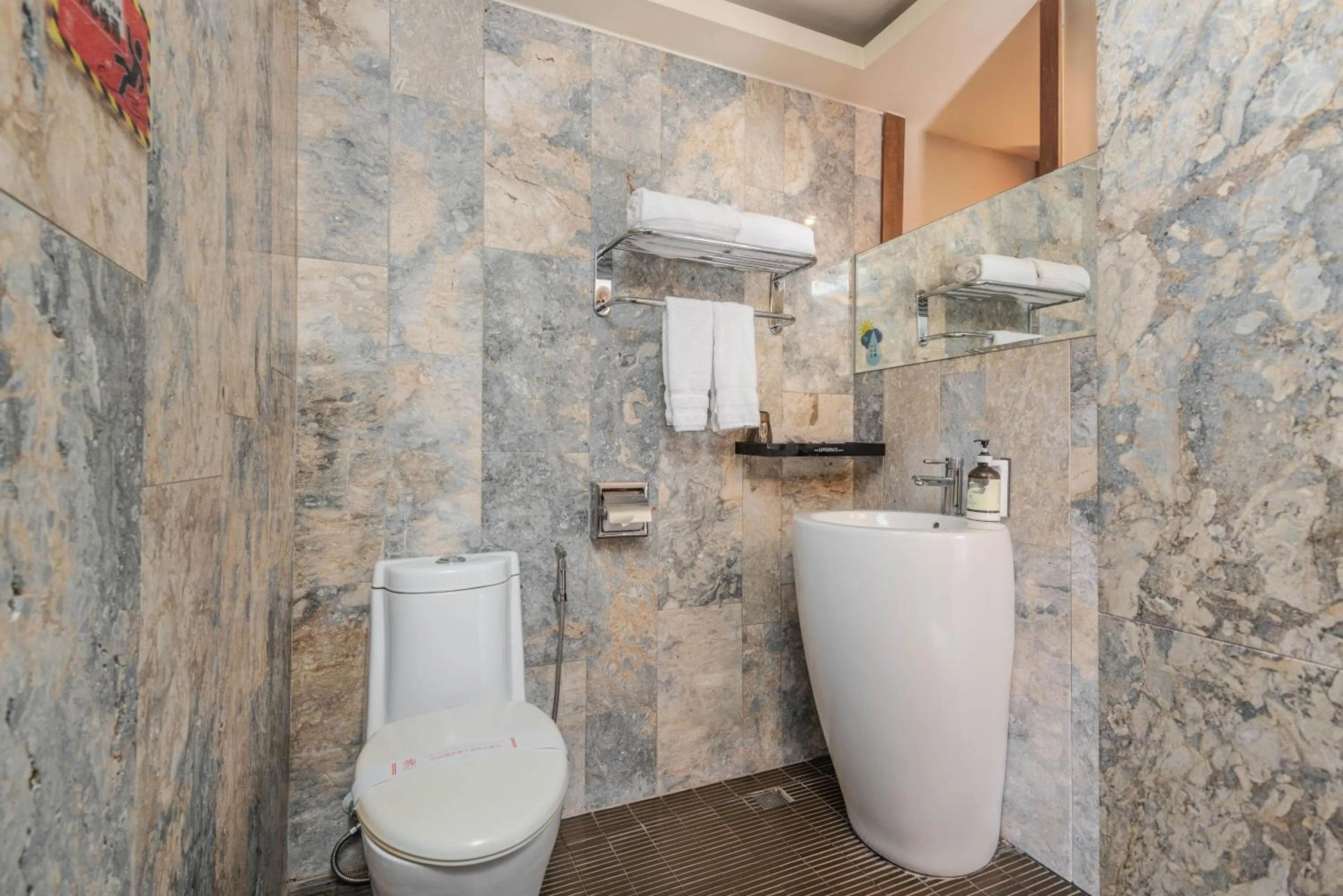 Shower in Holly Wood Motel