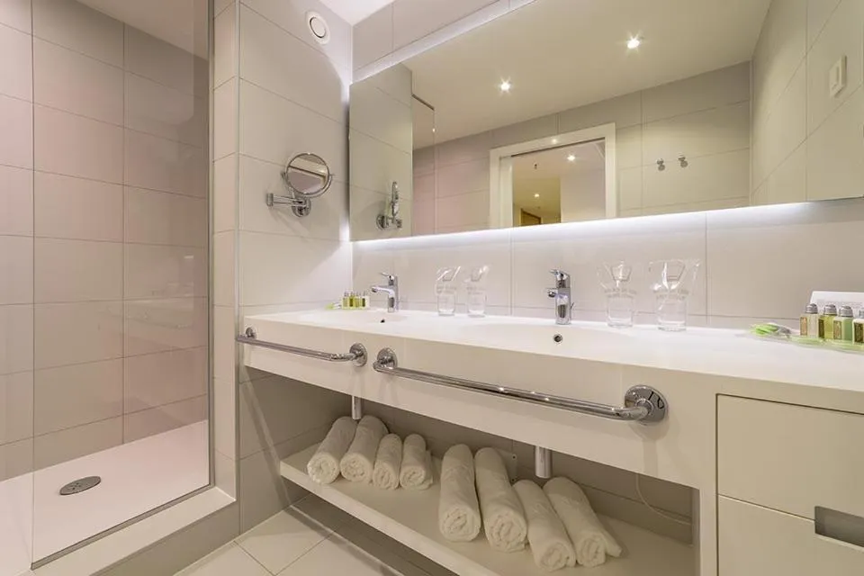 Shower in Amadria Park Beach Hotel Jure