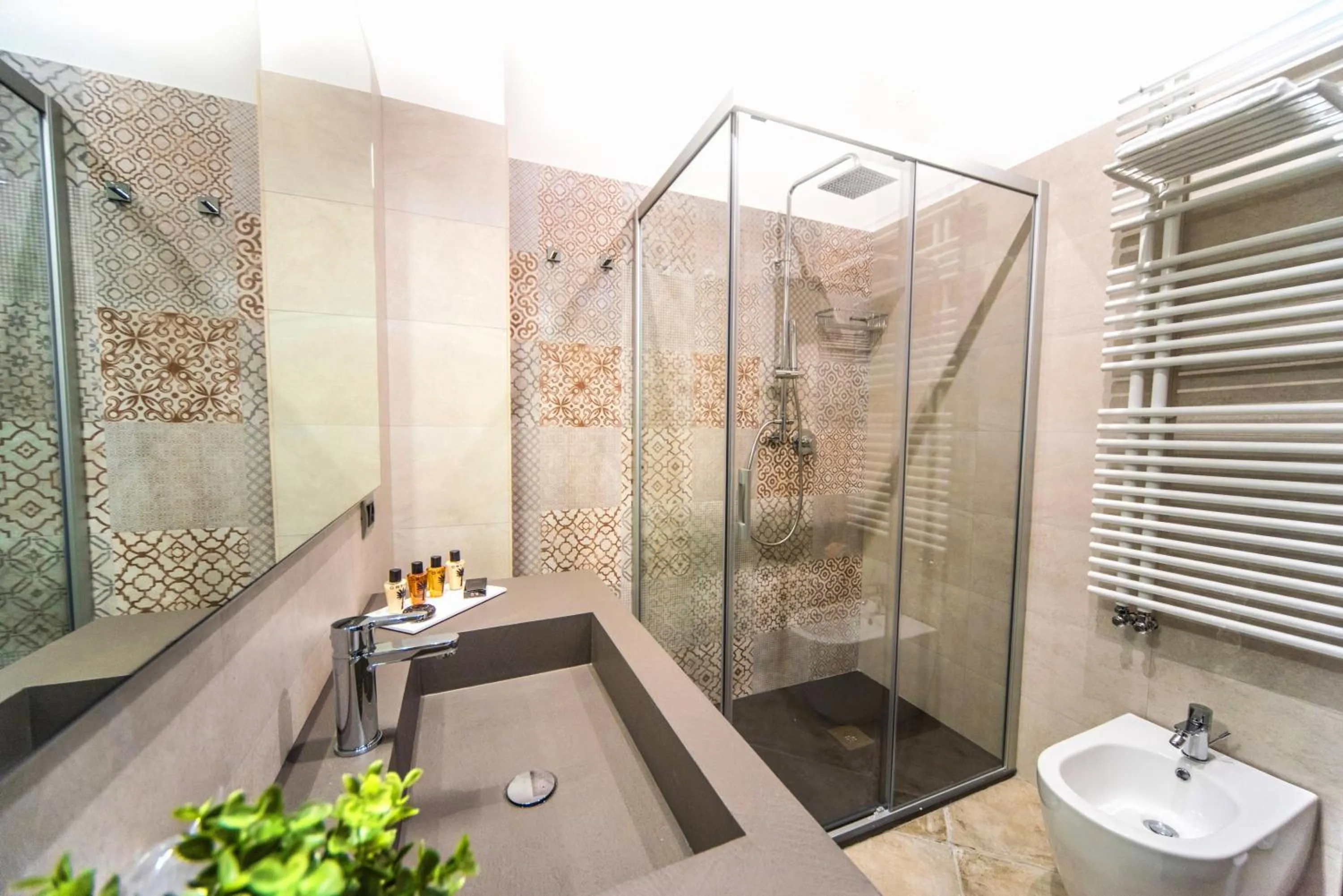 Shower in ETNEA 454 Catania Luxury Rooms