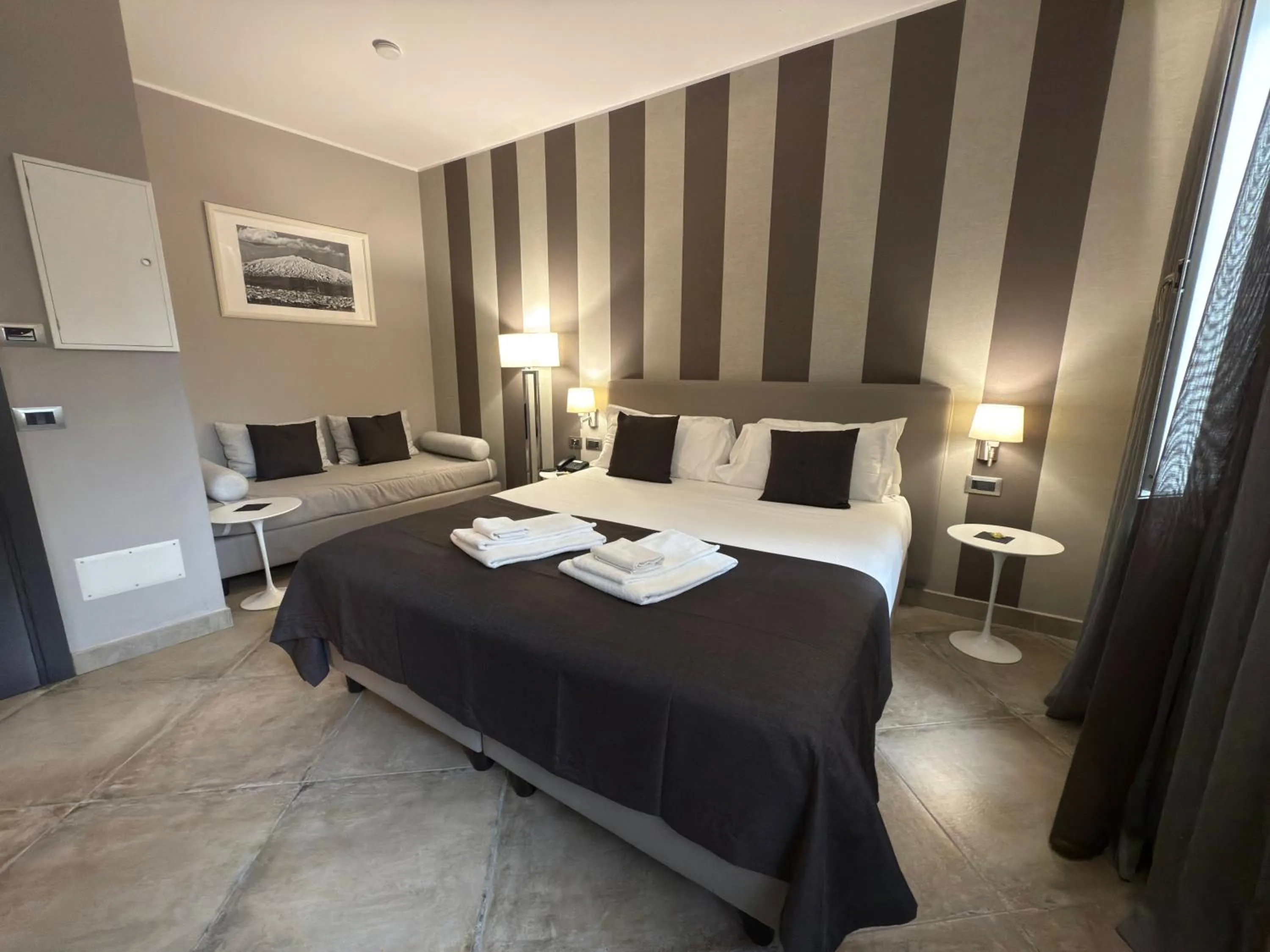 View (from property/room), Bed in ETNEA 454 Catania Luxury Rooms