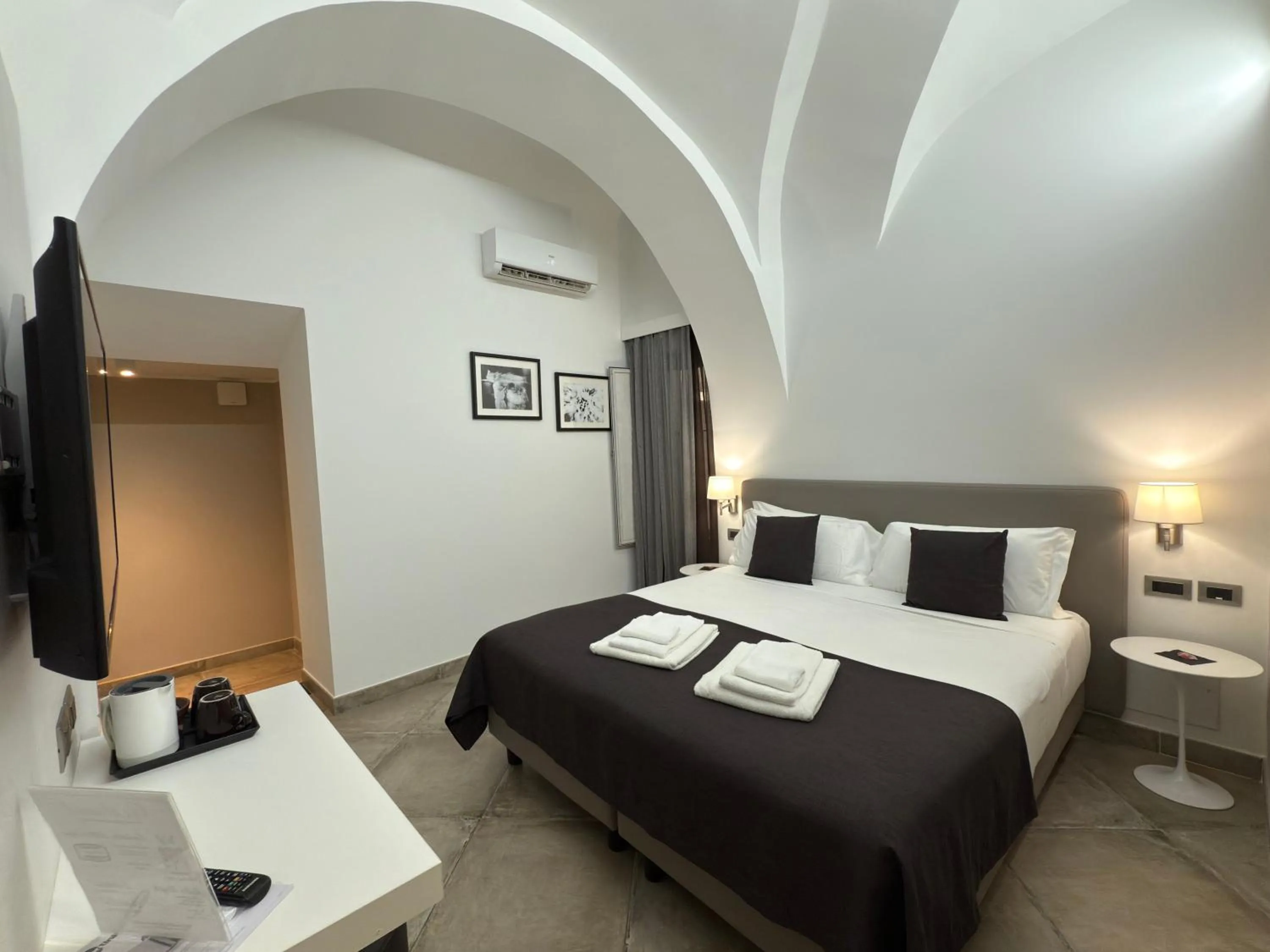Bed in ETNEA 454 Catania Luxury Rooms
