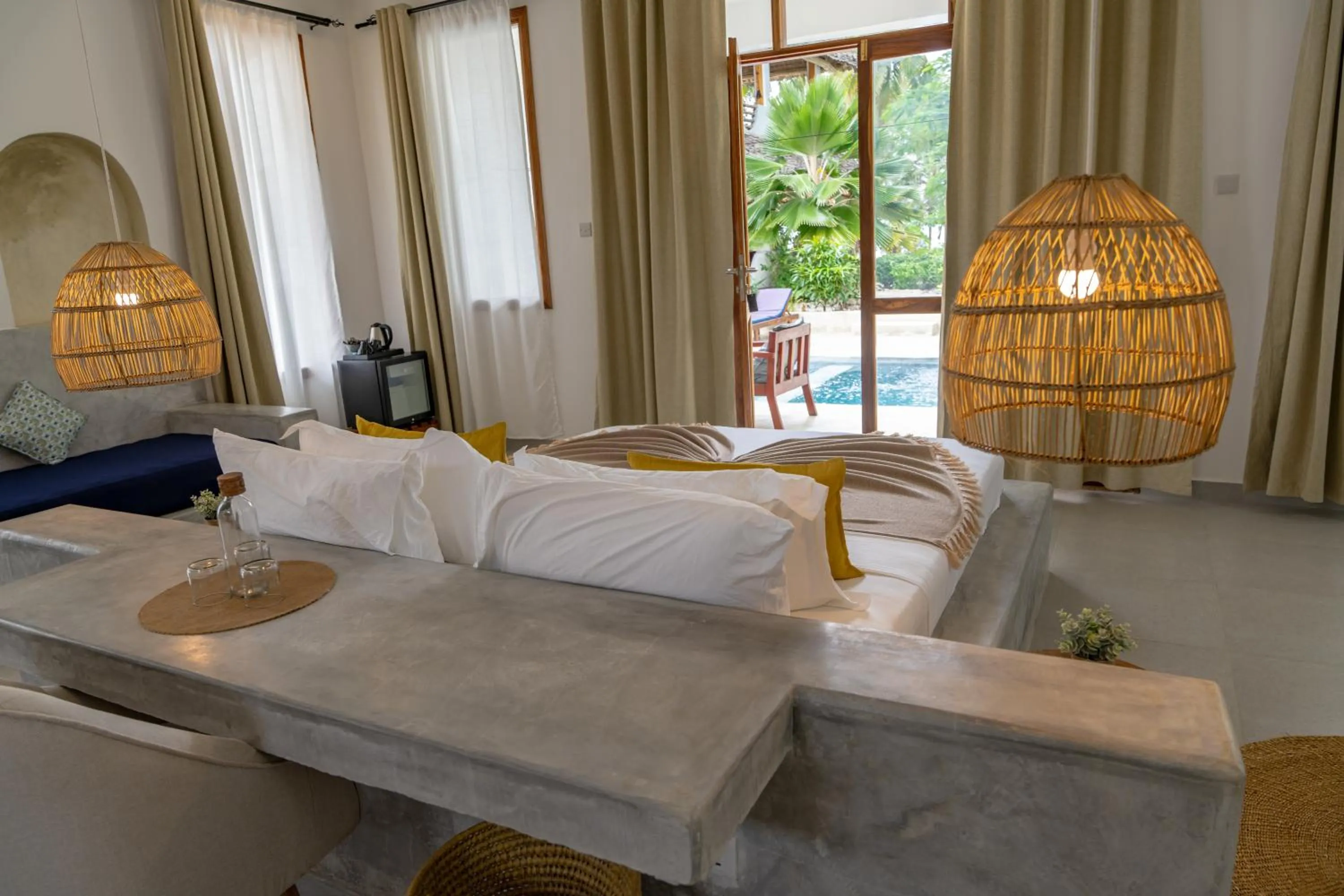 Pool view, Bed in Mnana Beach Bungalows