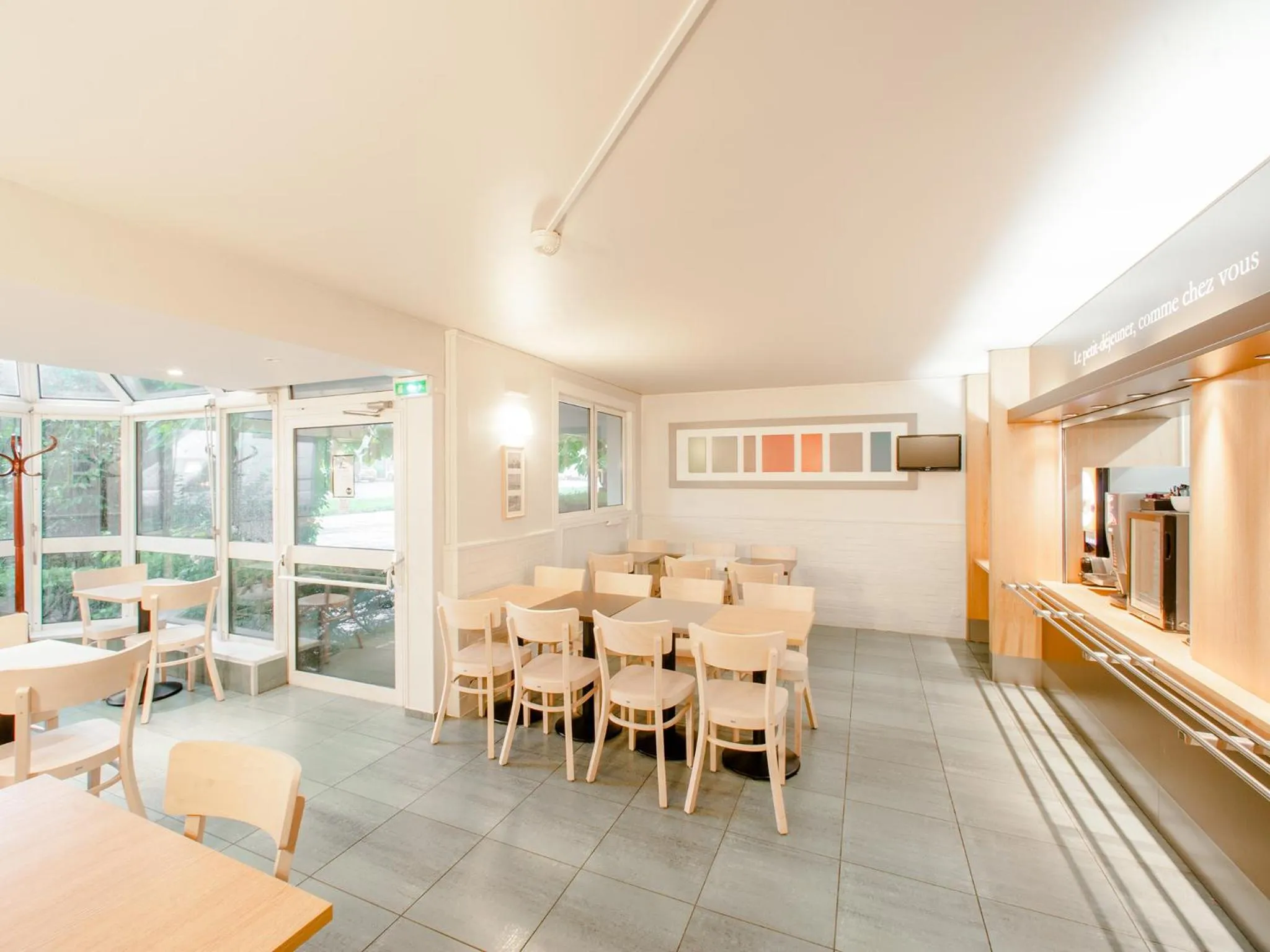 Restaurant/places to eat in B&B HOTEL Pontault Combault