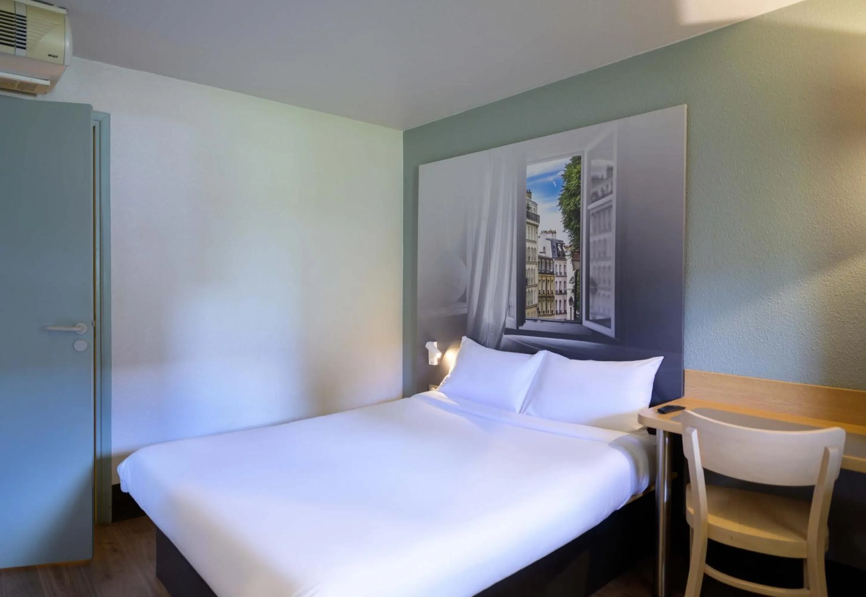 Bedroom, Bed in B&B HOTEL Pontault Combault