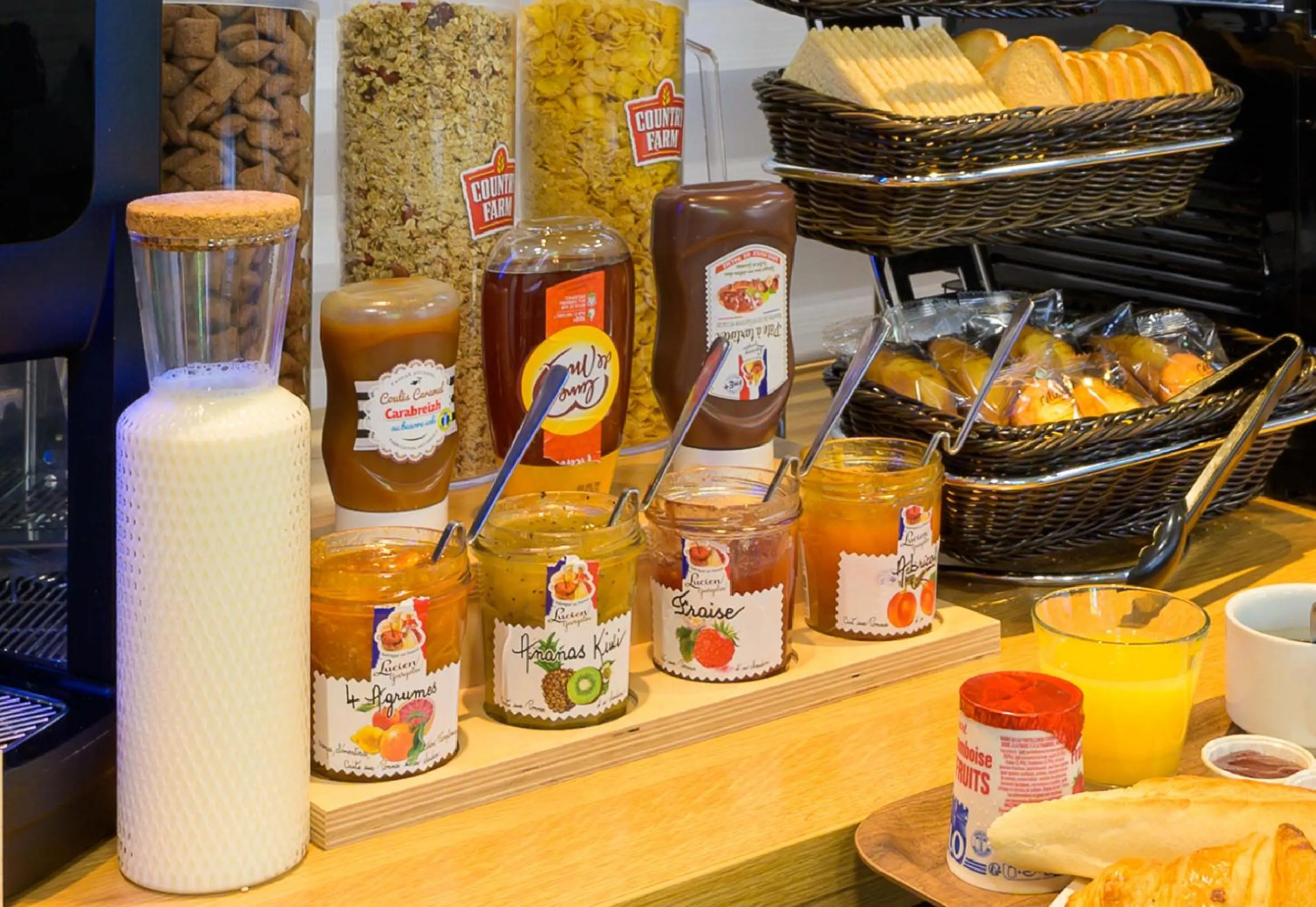 Buffet breakfast in B&B HOTEL Pontault Combault