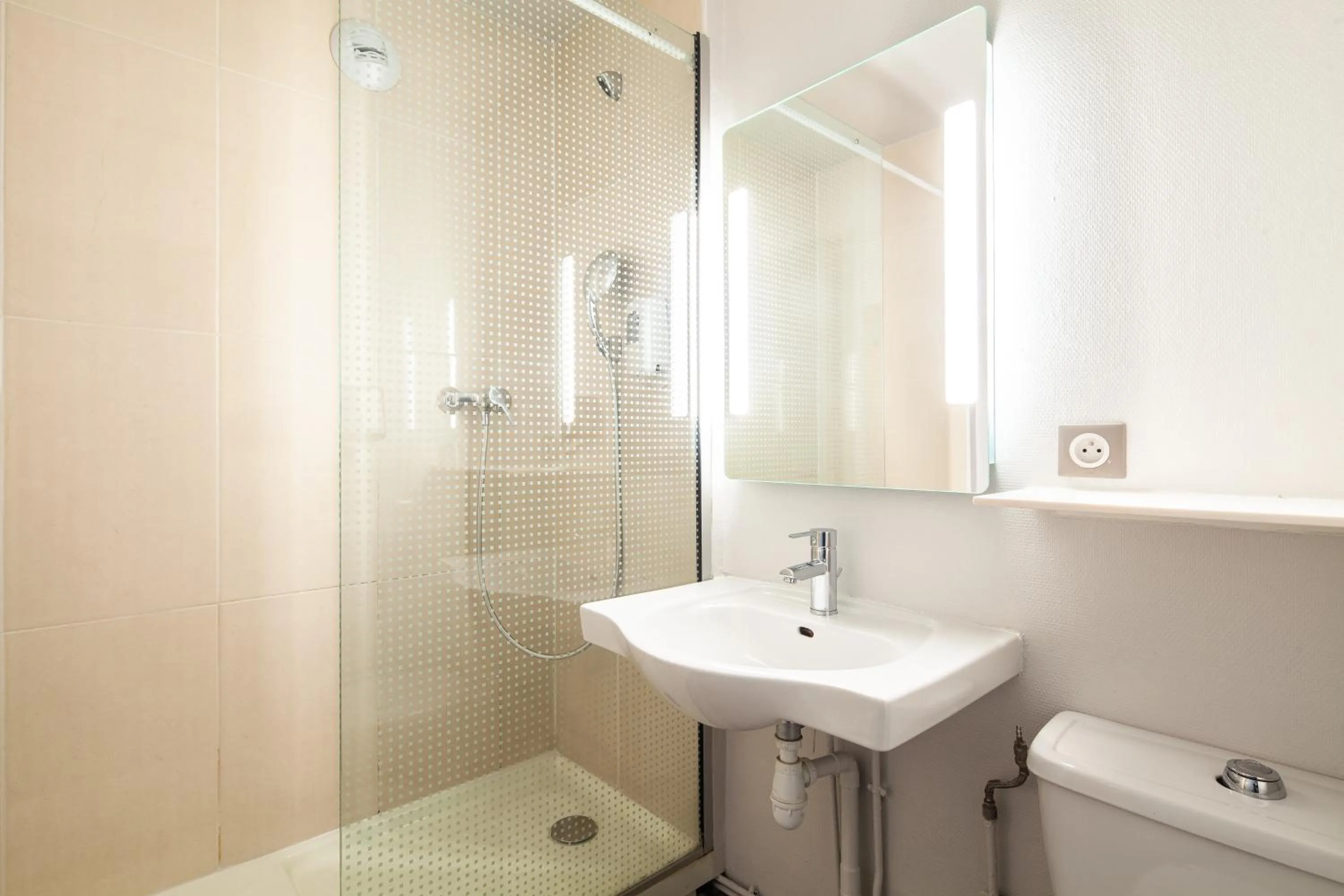 Bathroom in B&B HOTEL Pontault Combault