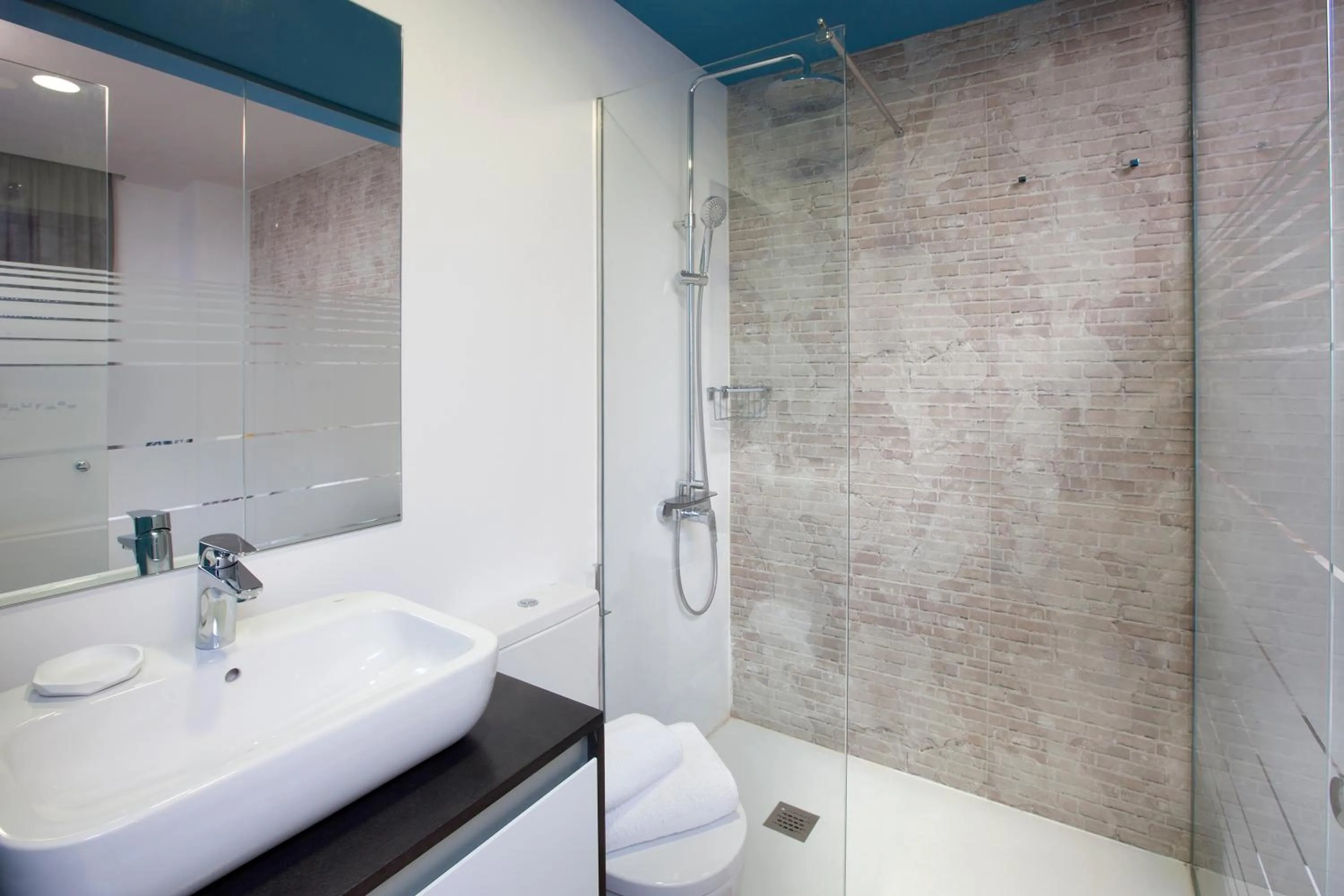 Bathroom in Gran Marina Suites