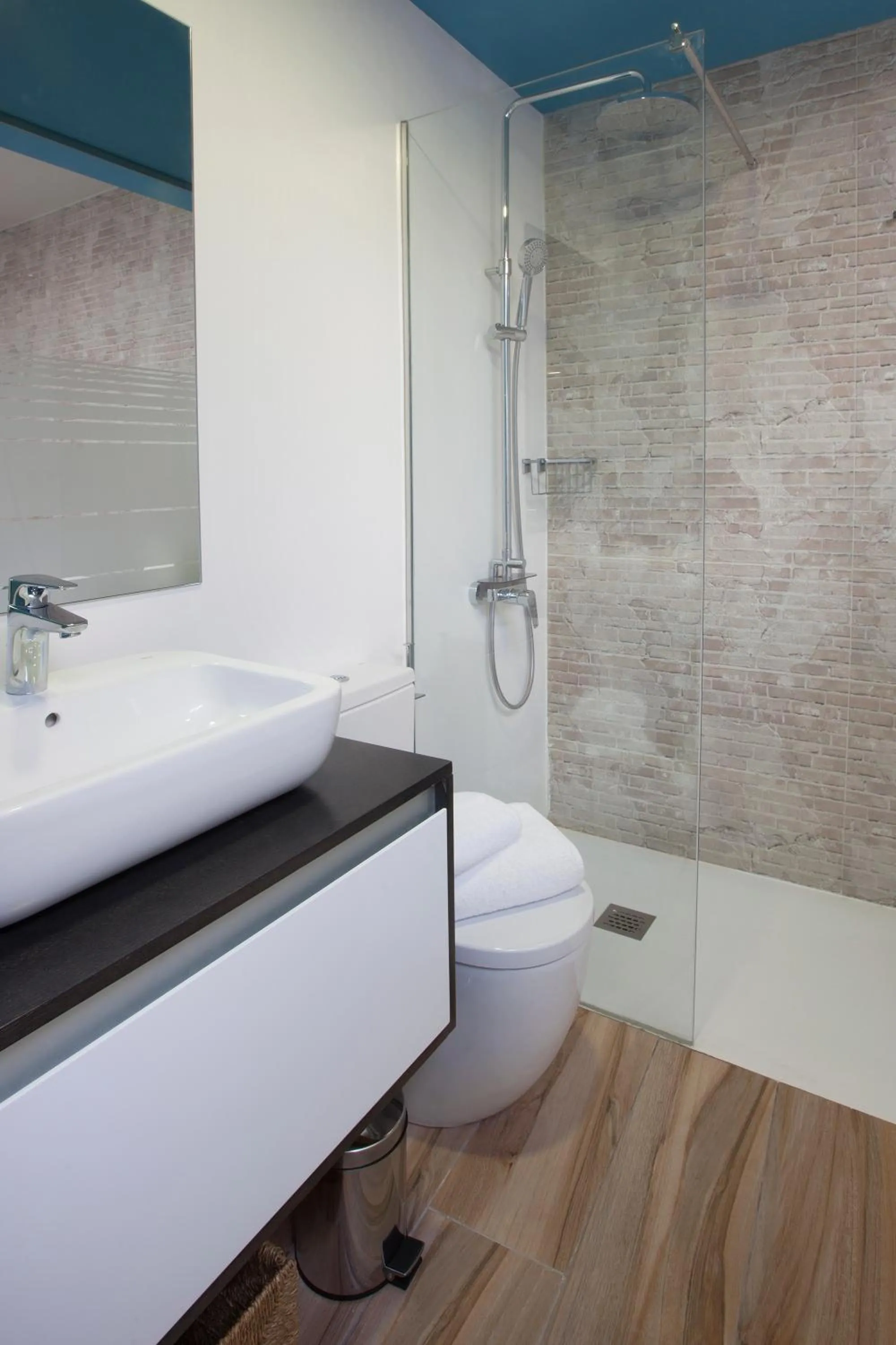 Bathroom in Gran Marina Suites