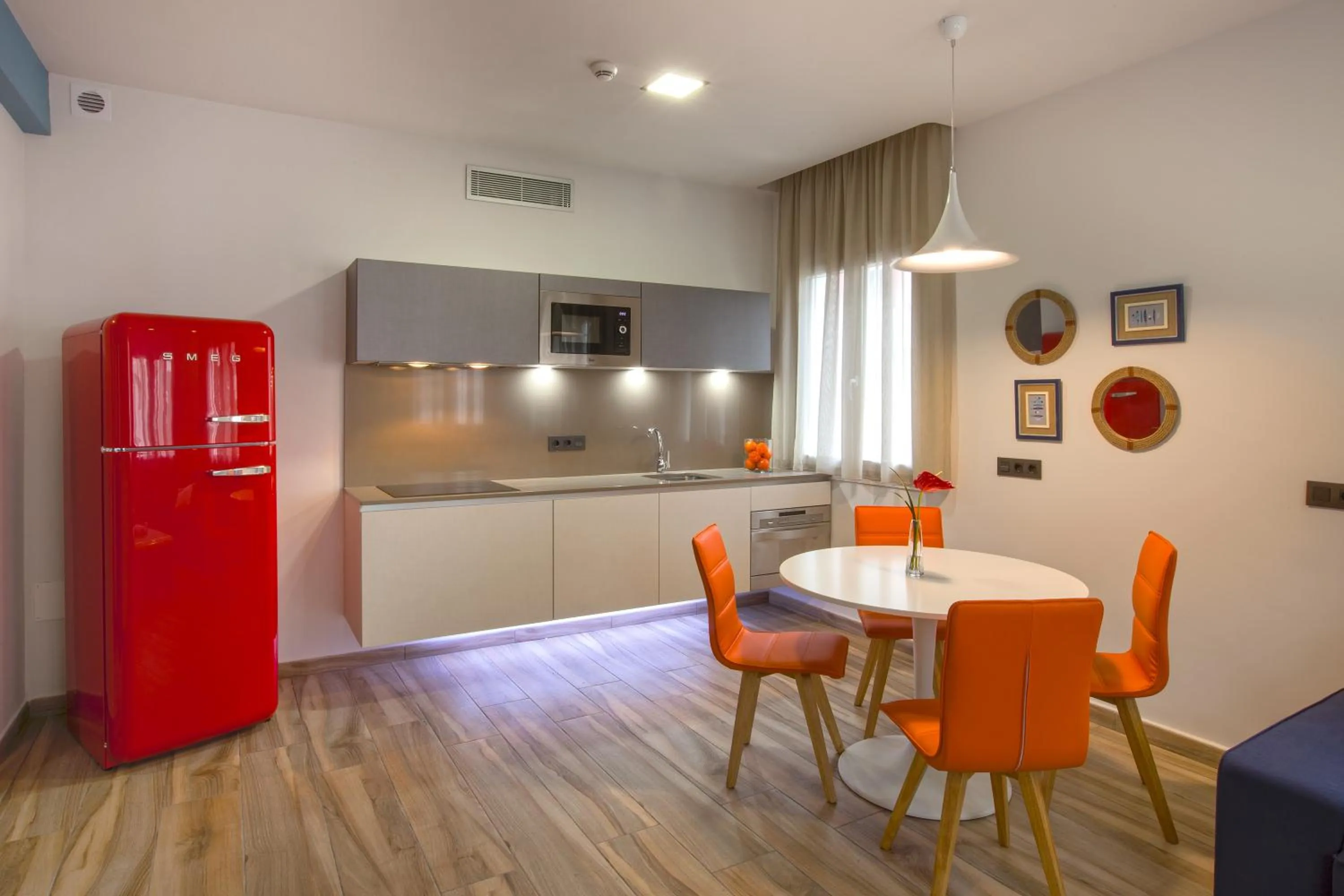 Kitchen or kitchenette in Gran Marina Suites