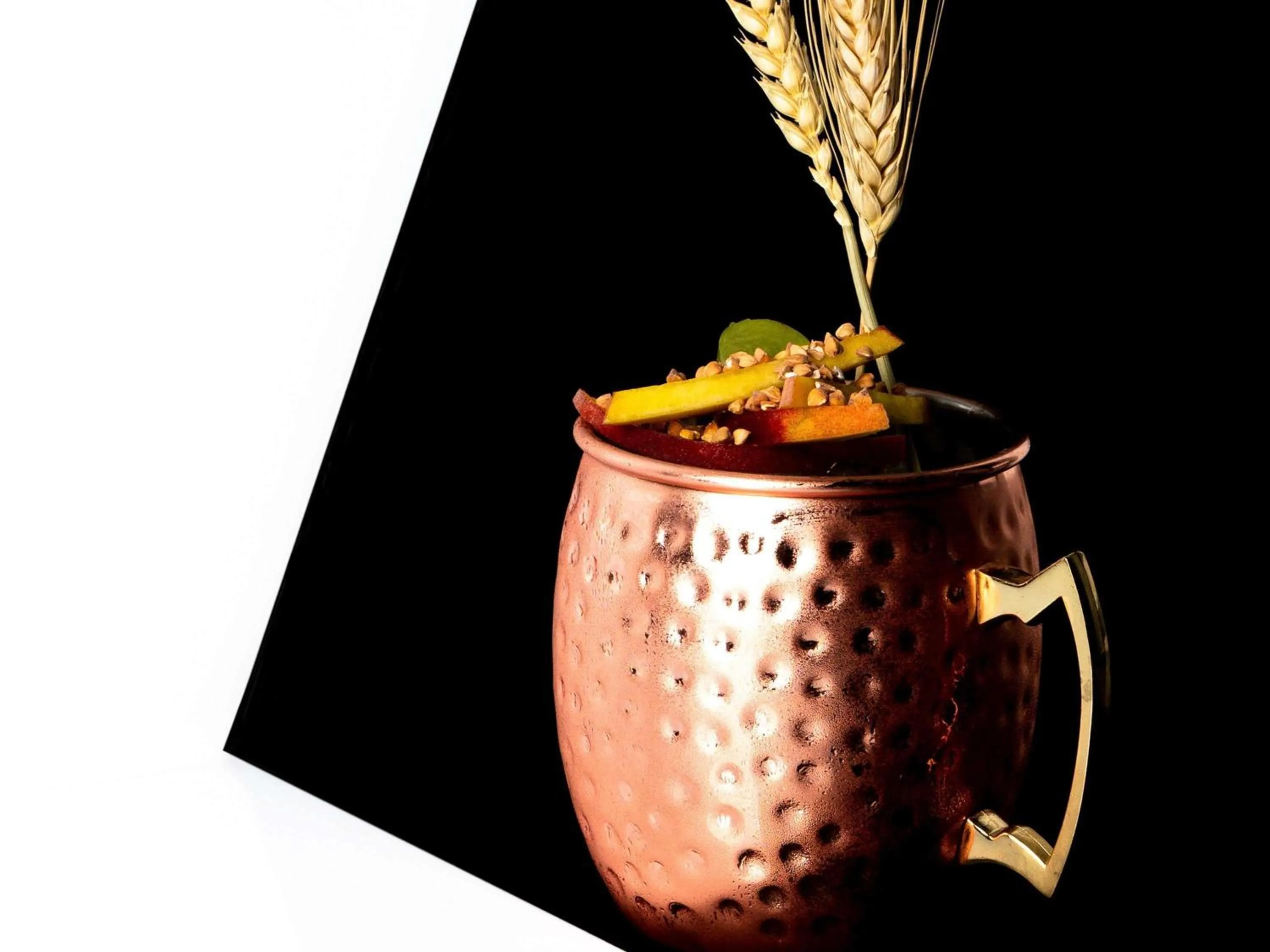 Lounge or bar in TRIBE Paris Batignolles