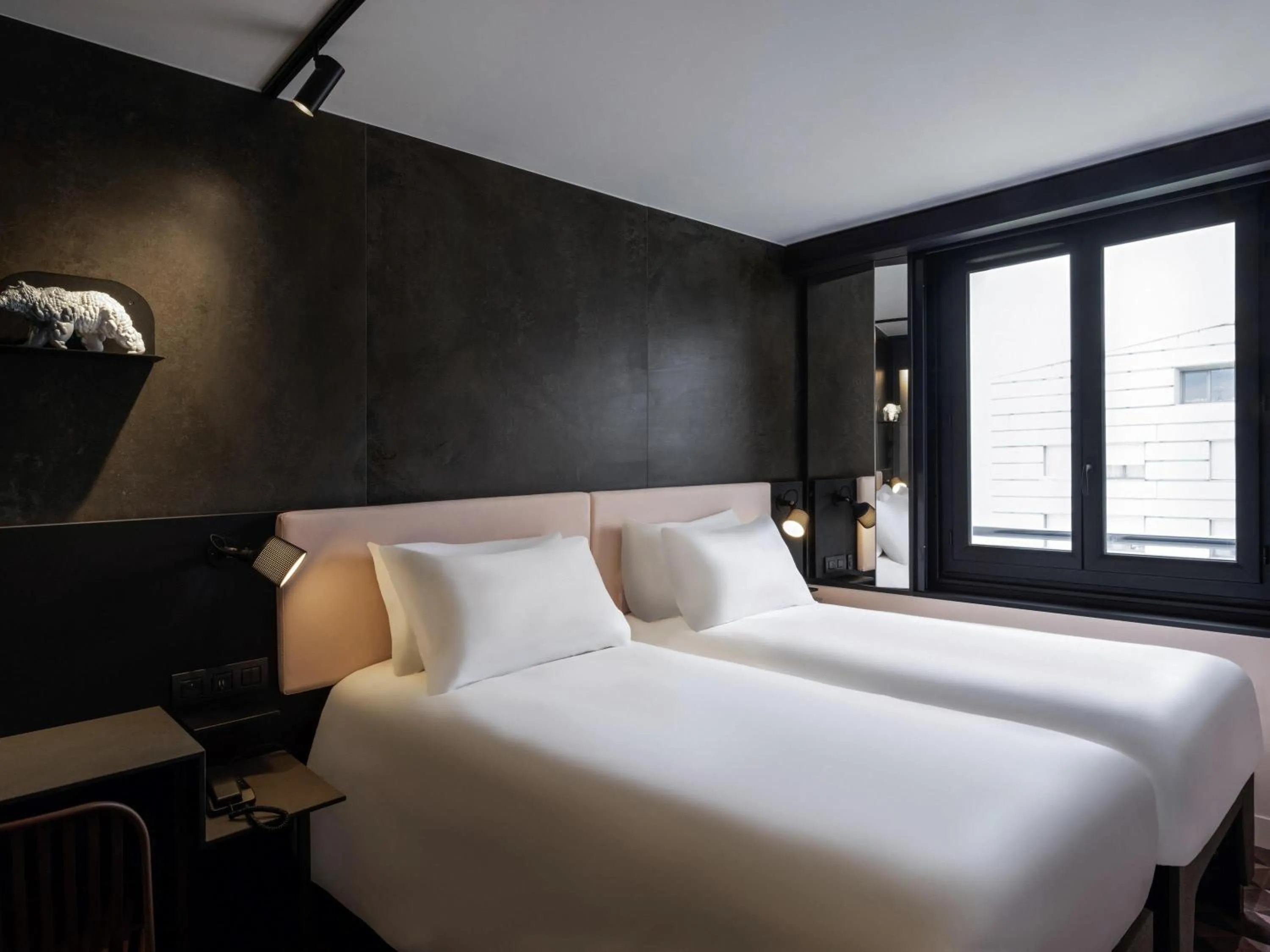 Bedroom, Bed in TRIBE Paris Batignolles