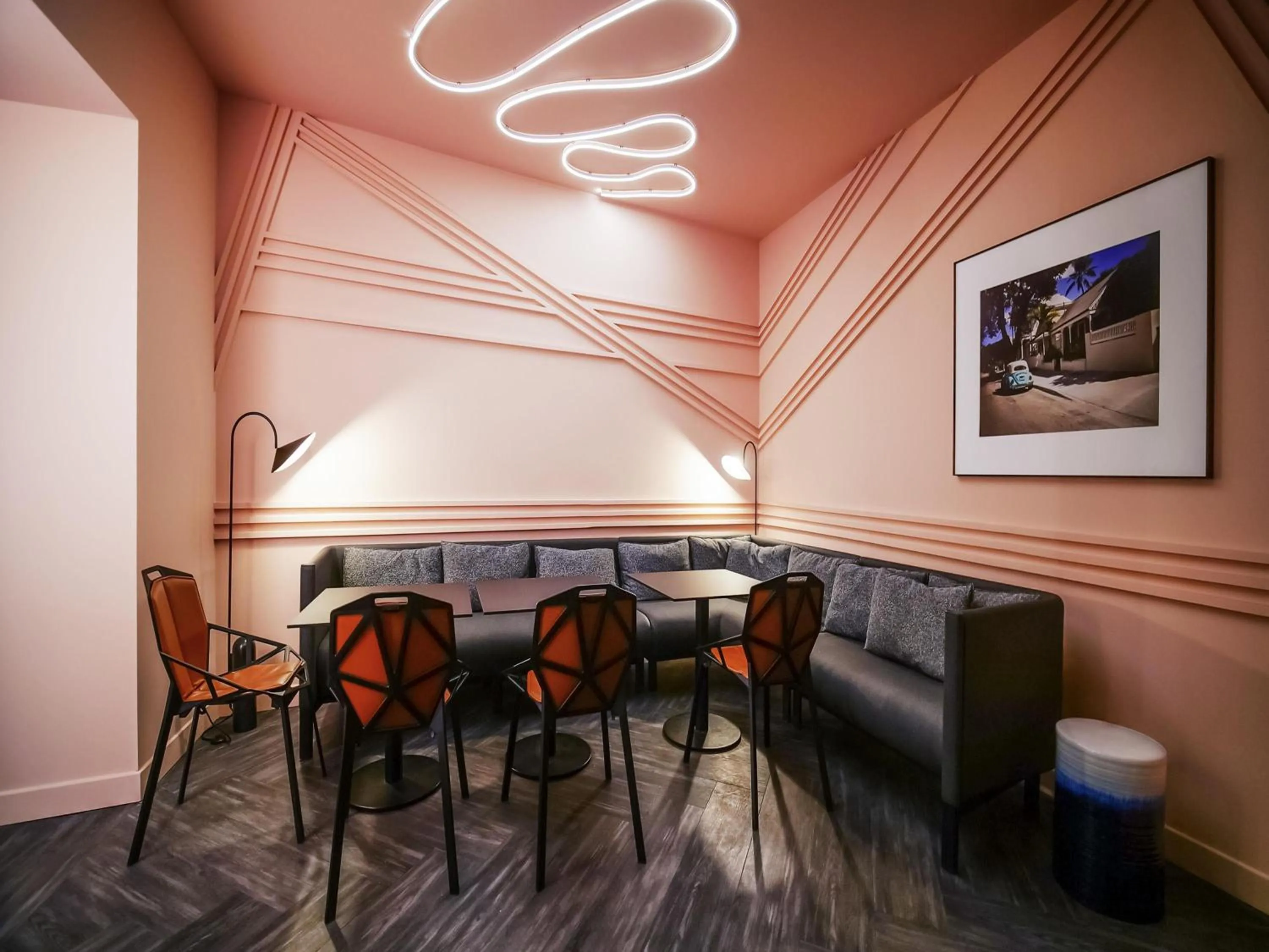 Restaurant/places to eat in TRIBE Paris Batignolles