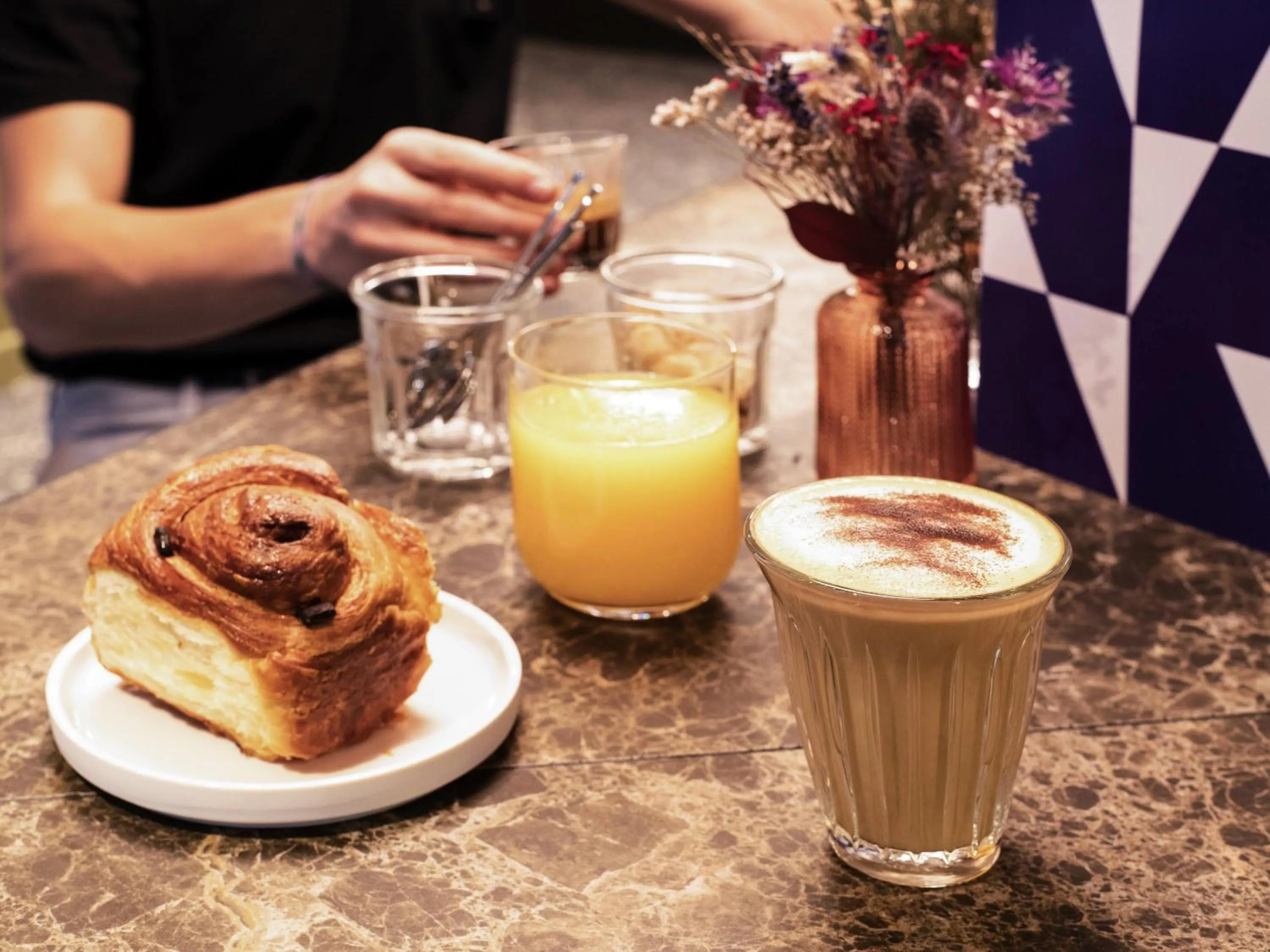 Breakfast in TRIBE Paris Batignolles