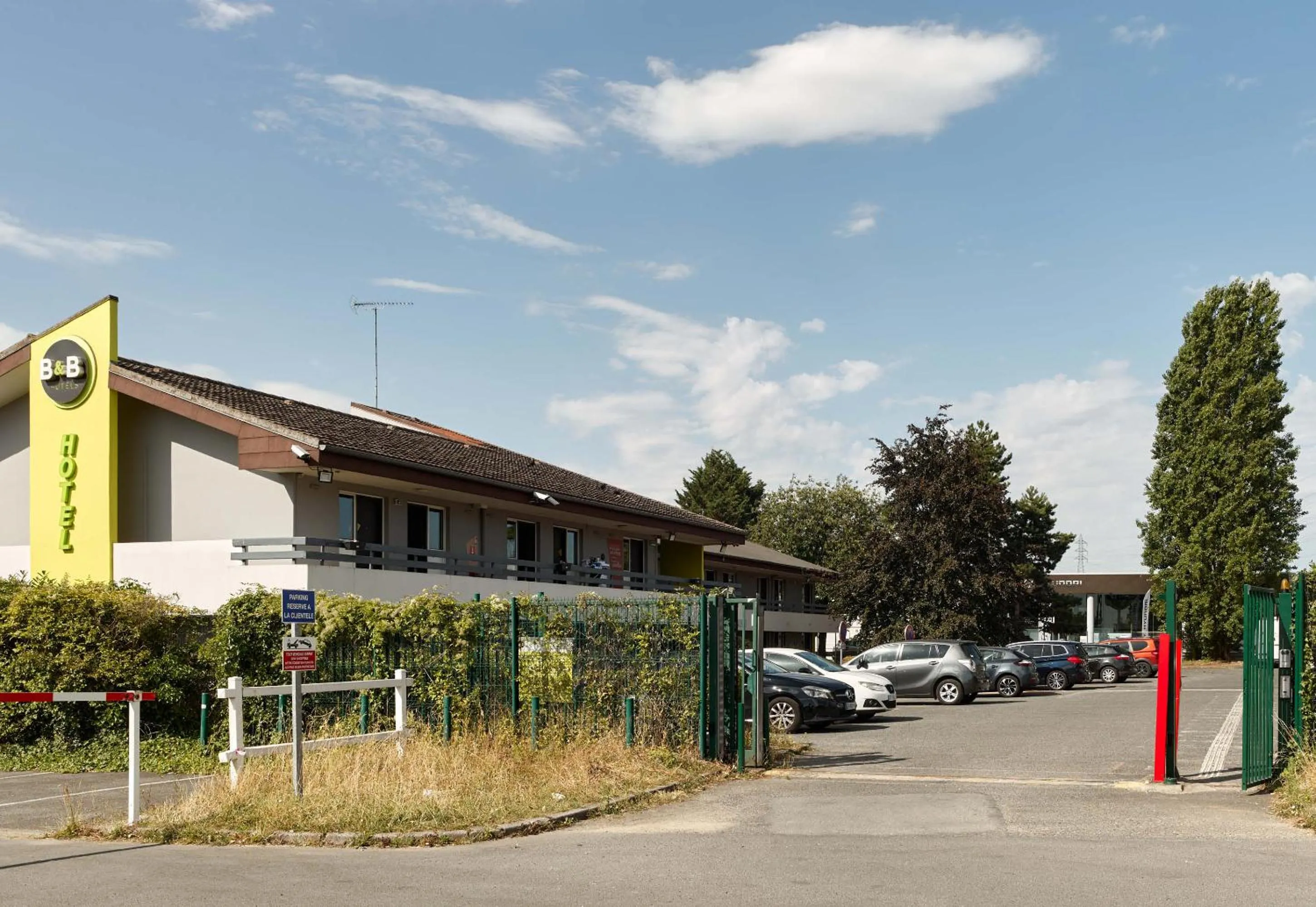 Property building in B&B HOTEL Corbeil-Essonnes