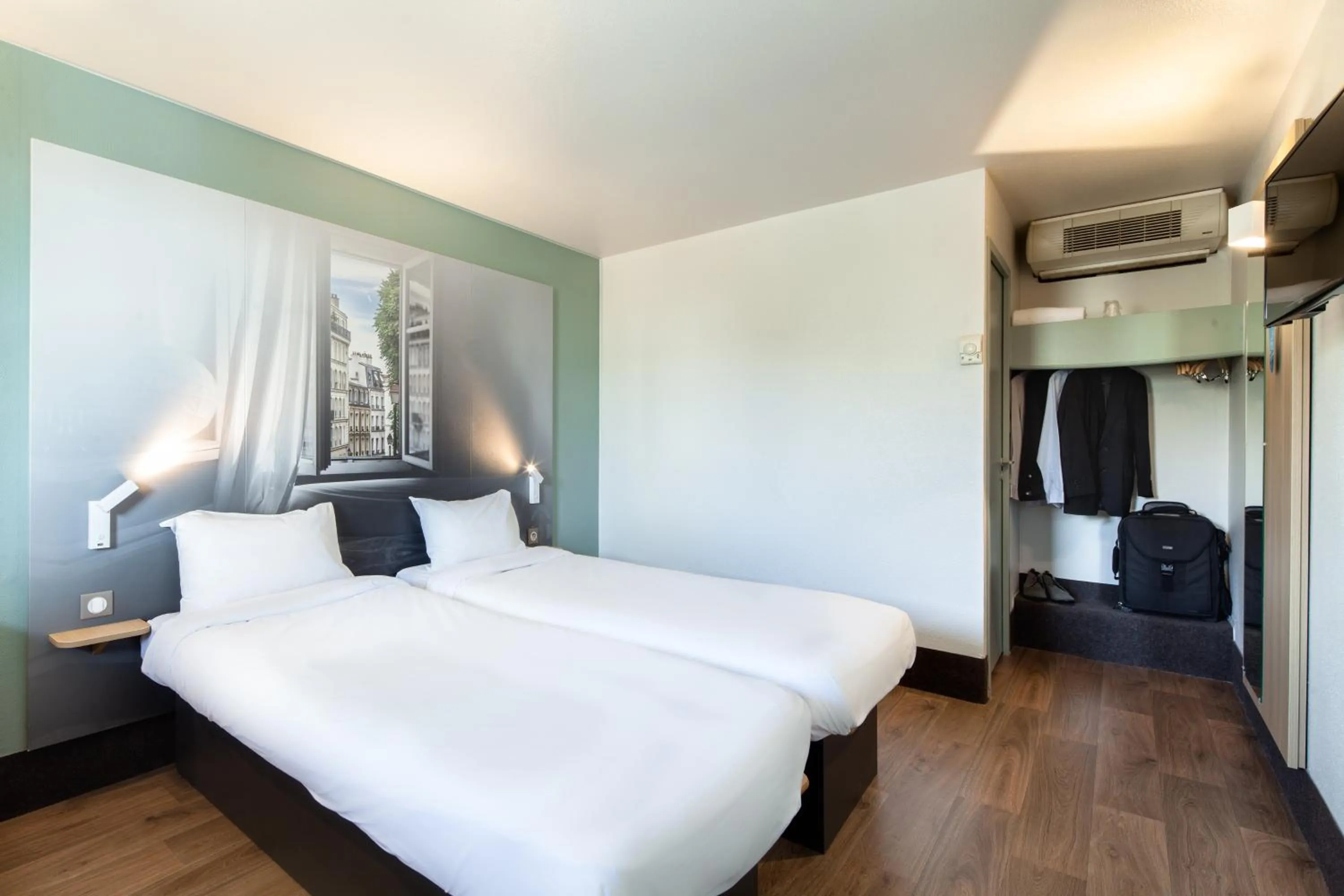 Bedroom, Bed in B&B HOTEL Corbeil-Essonnes