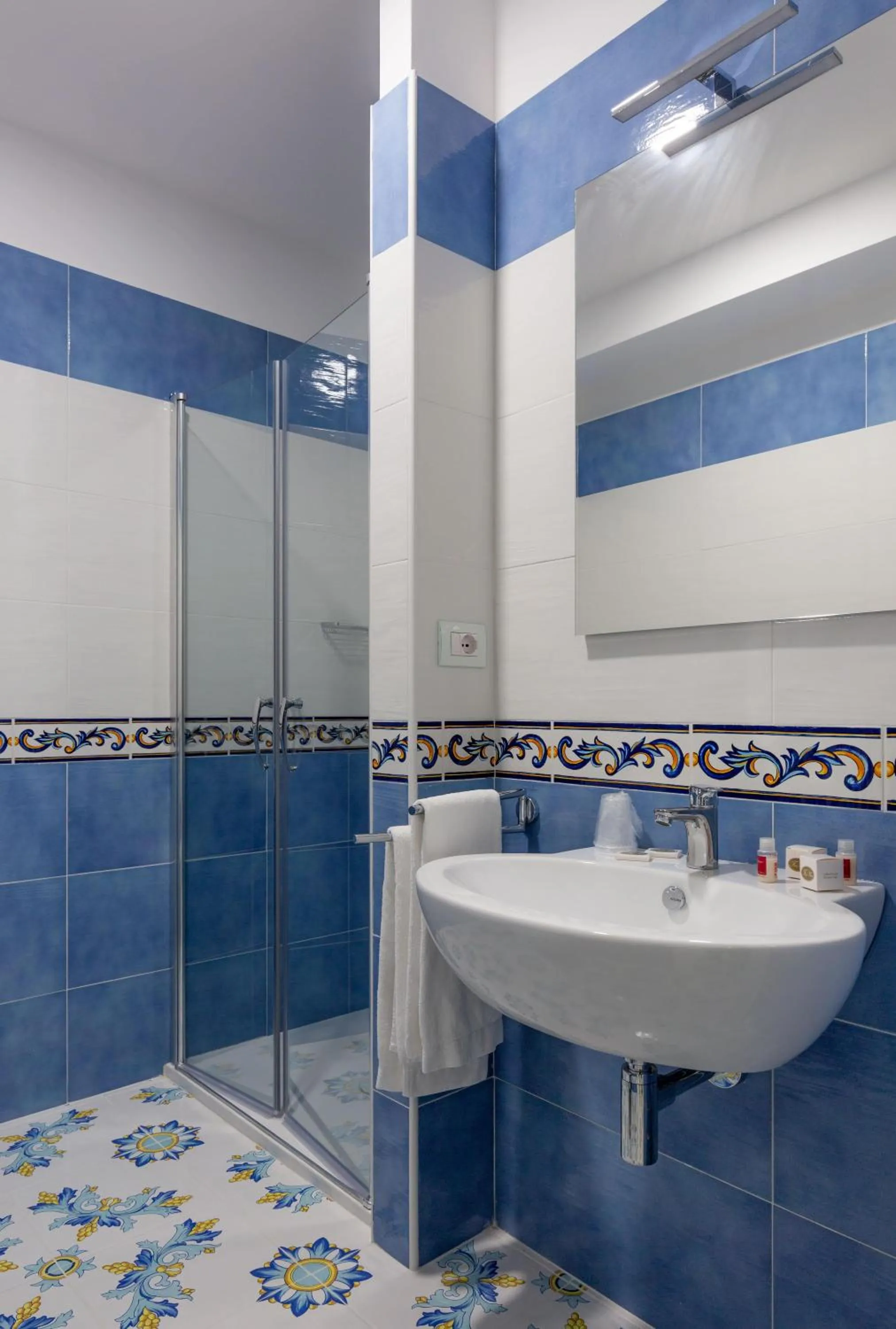 Shower in Hotel Giosue' a mare Sorrento