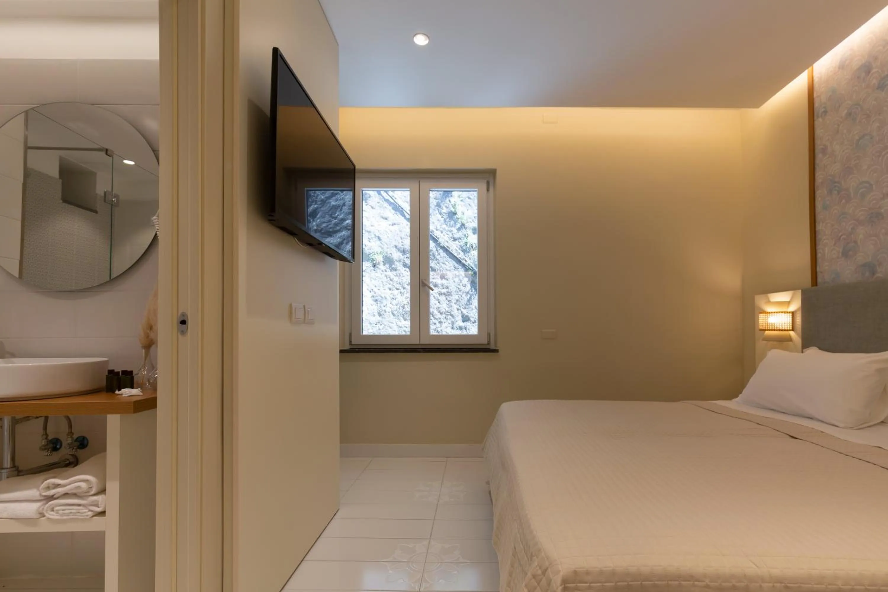 View (from property/room), Bed in Hotel Giosue' a mare Sorrento