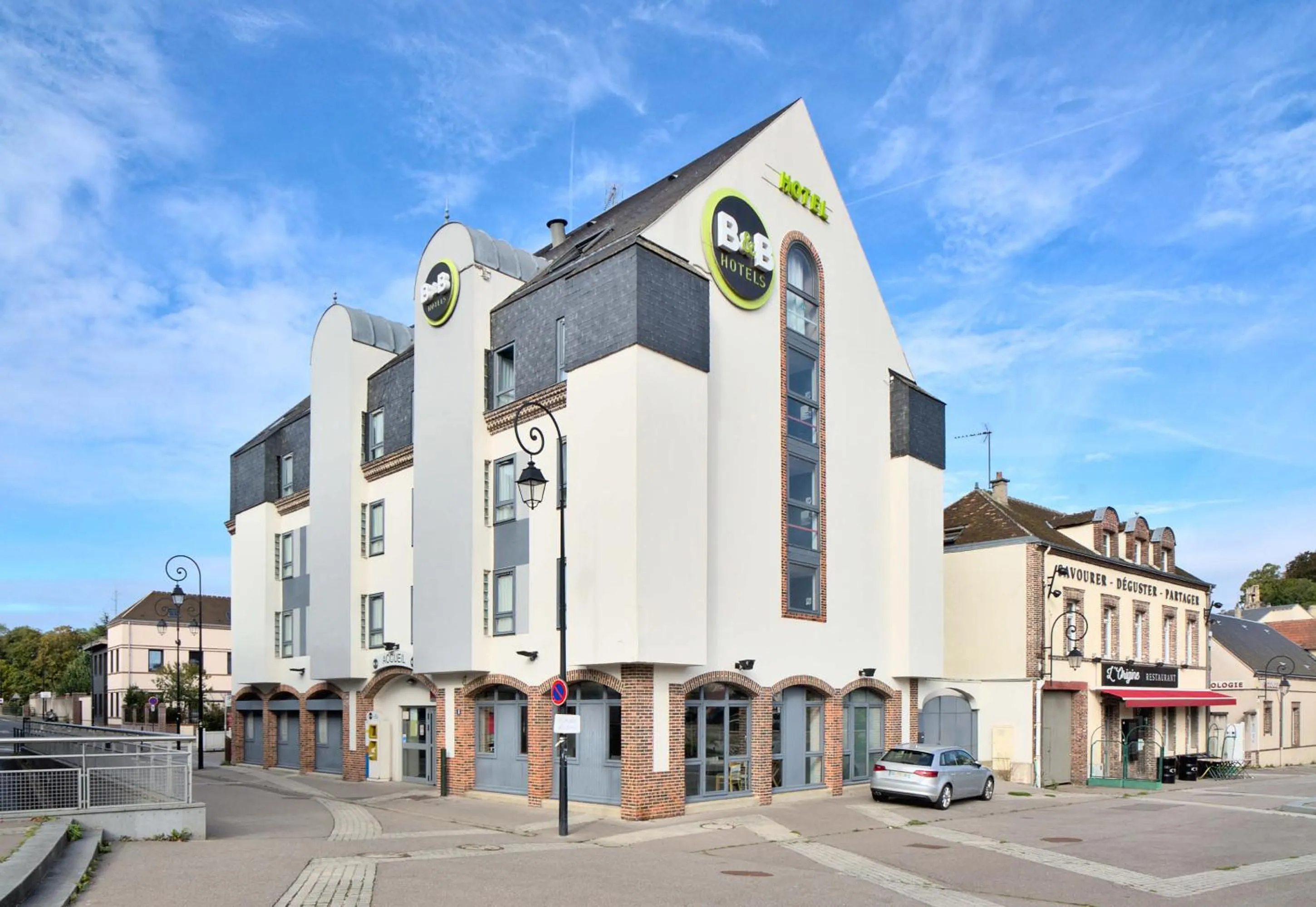 Property building in B&B HOTEL Dreux Centre