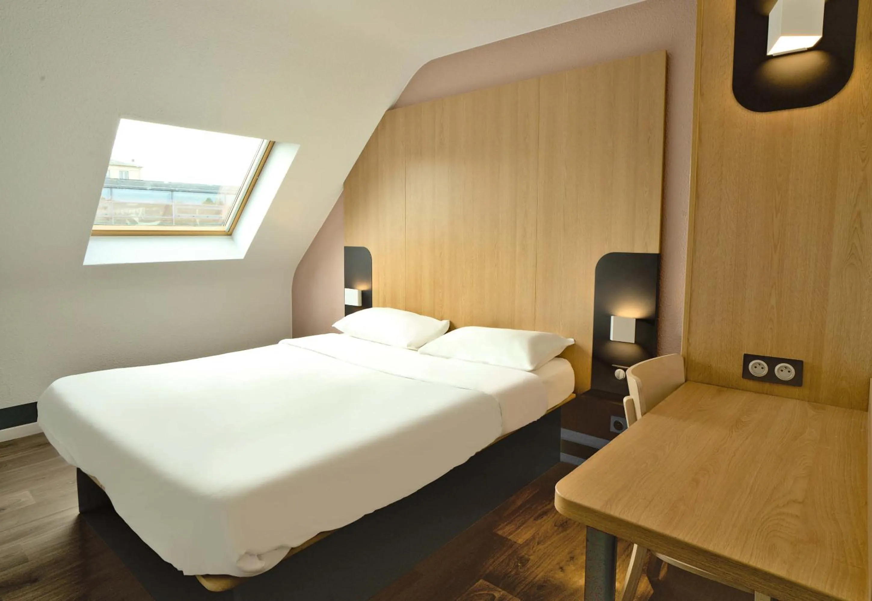 Bed in B&B HOTEL Dreux Centre