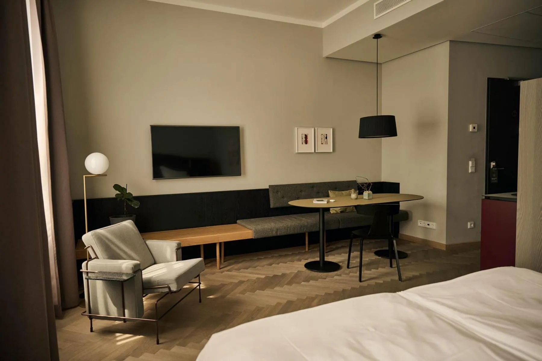 Bed in Melter Hotel & Apartments - a Neighborhood Hotel