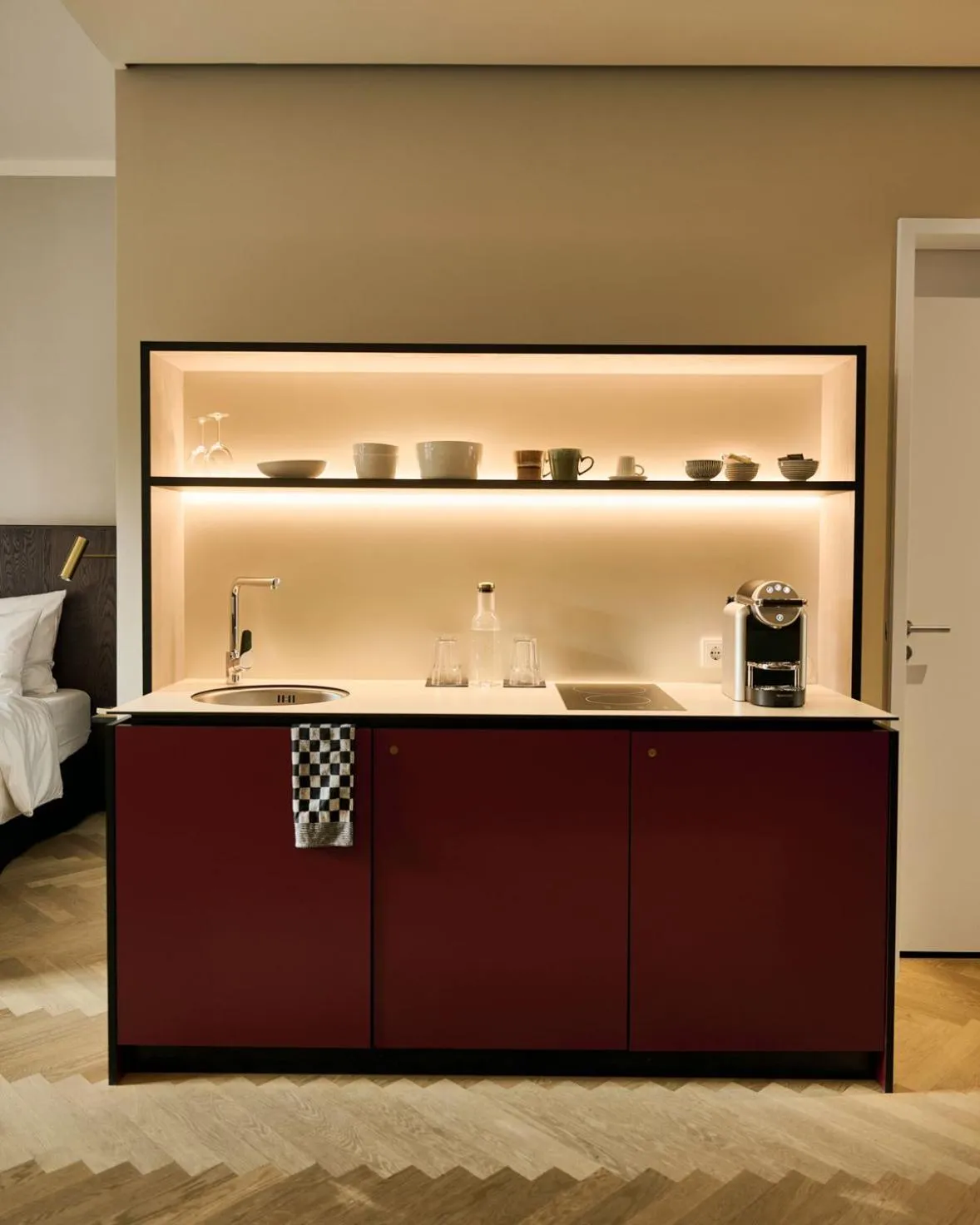 Coffee/tea facilities, Bed in Melter Hotel & Apartments - a Neighborhood Hotel