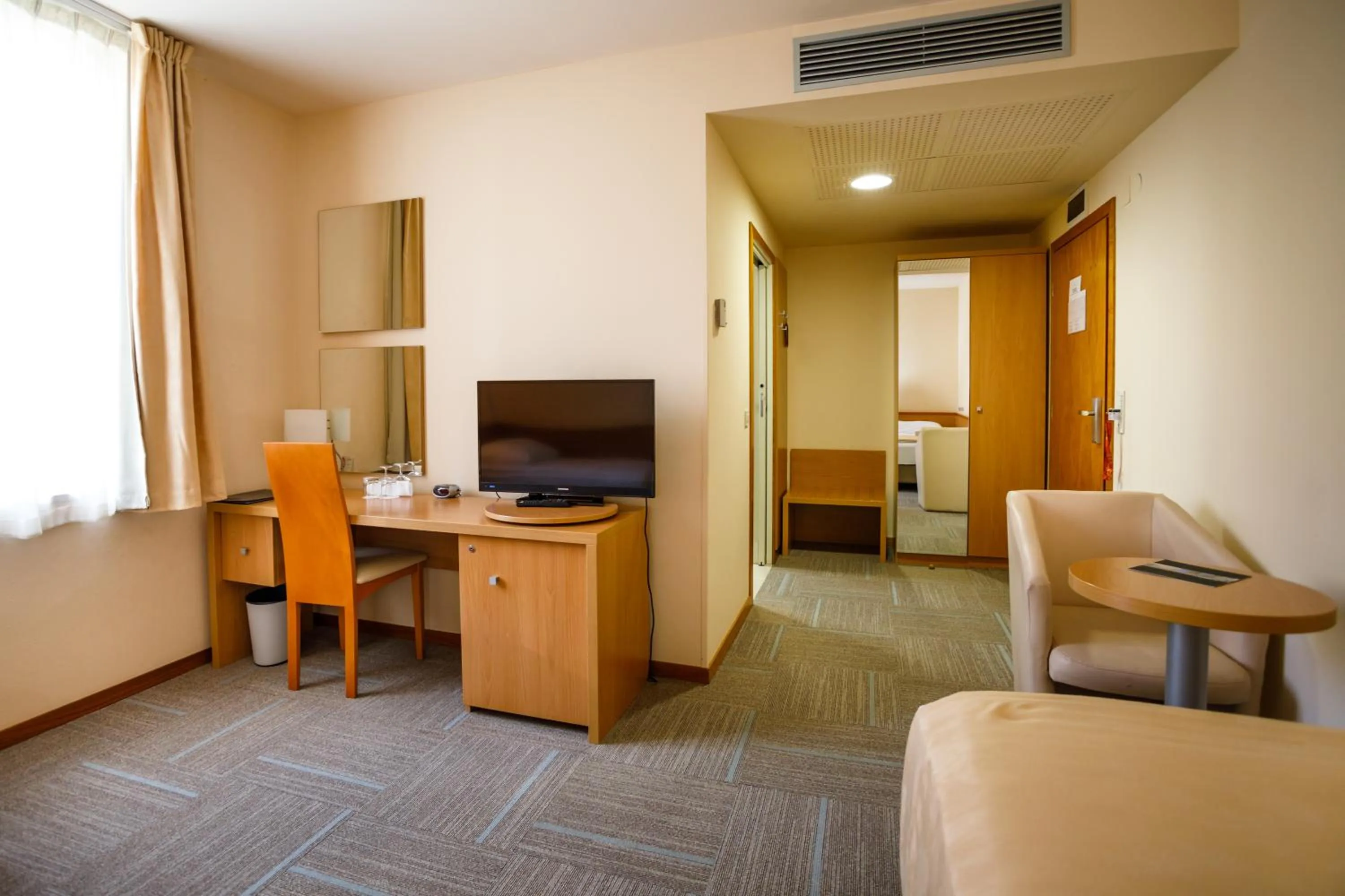 Communal lounge/ TV room in Hotel Jadran