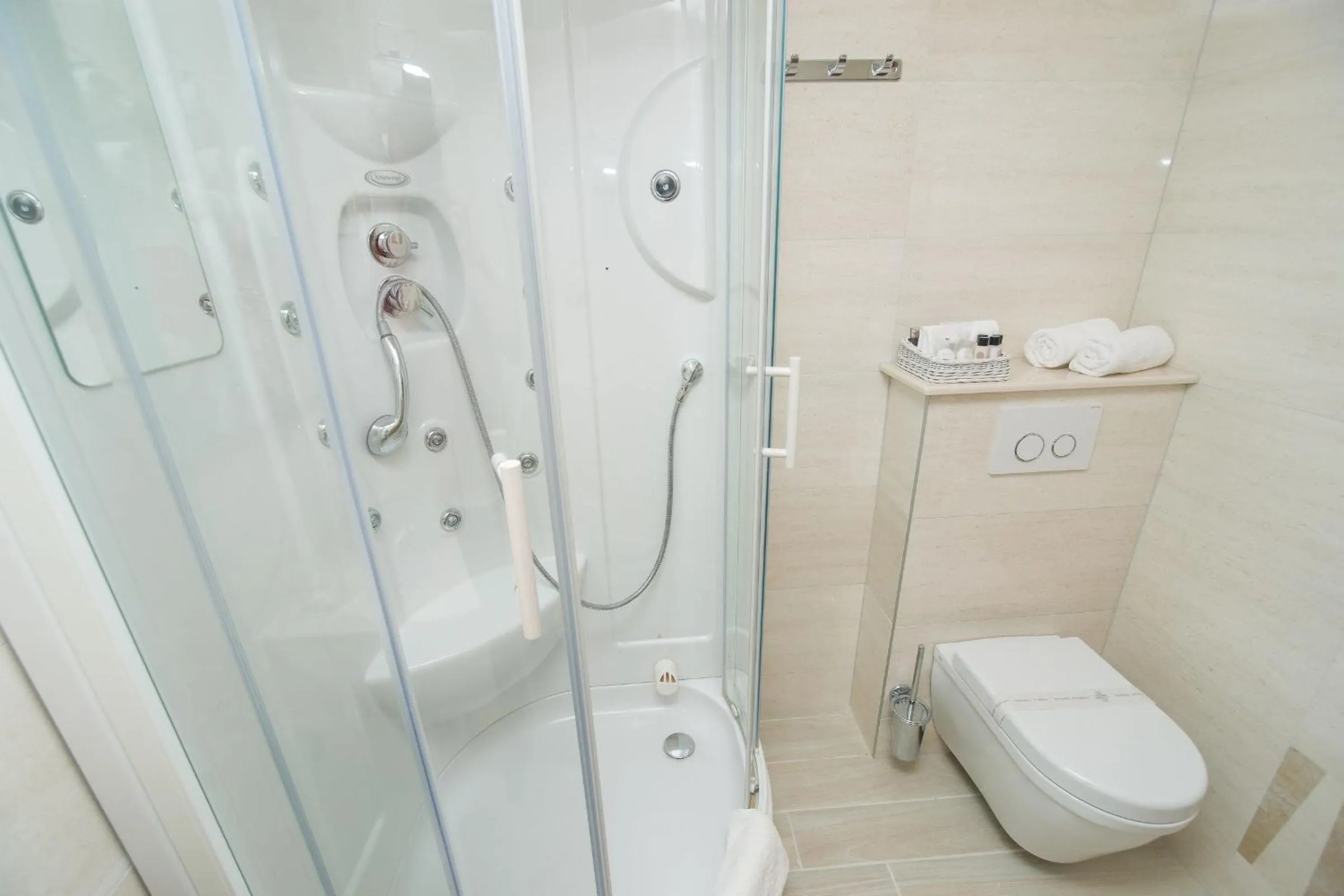 Shower in Hotel Biokovo