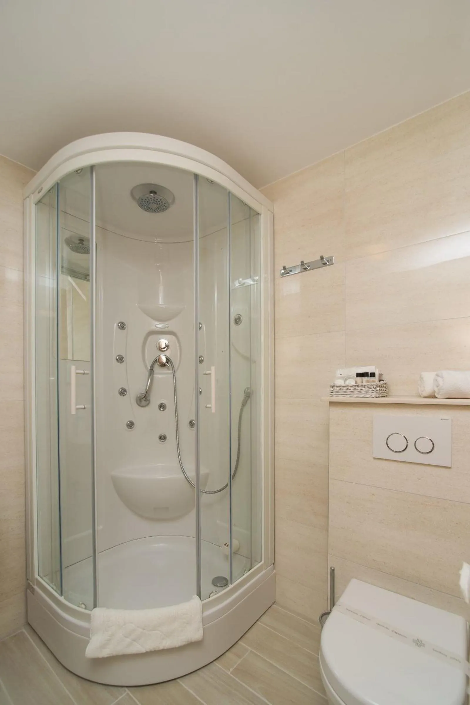 Shower in Hotel Biokovo