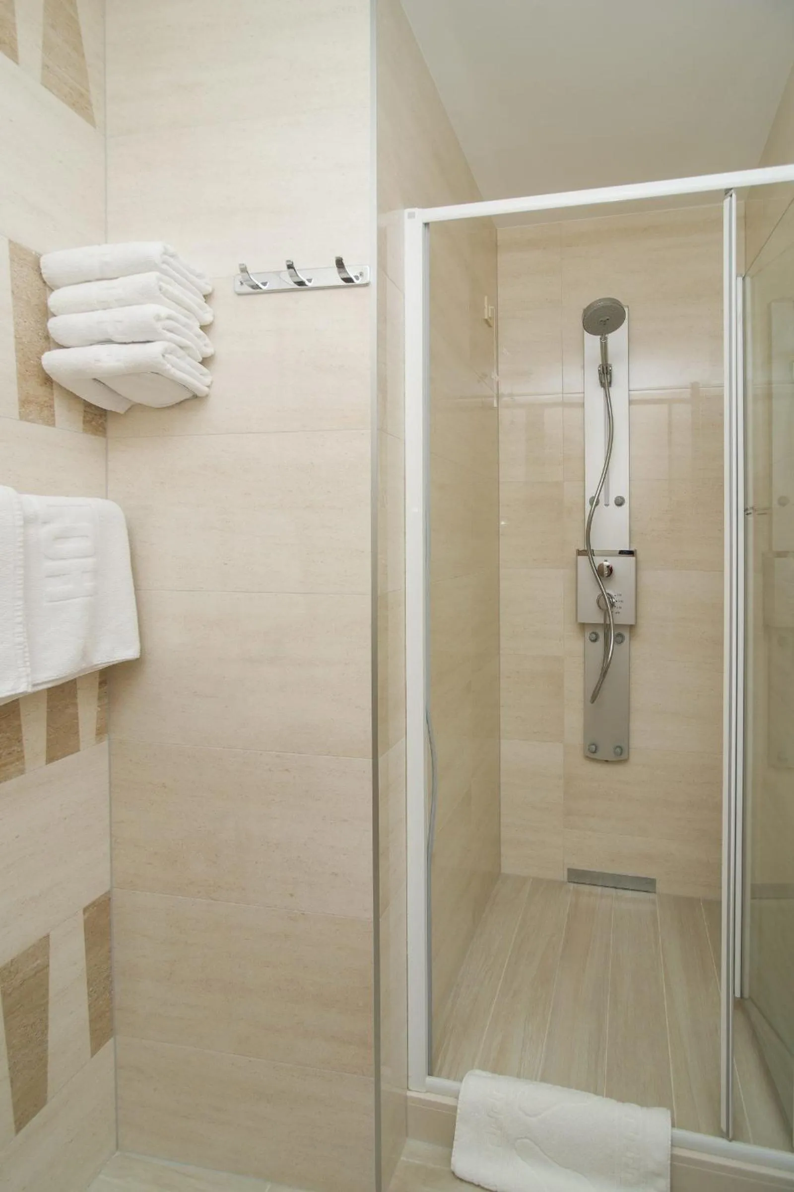 Shower in Hotel Biokovo