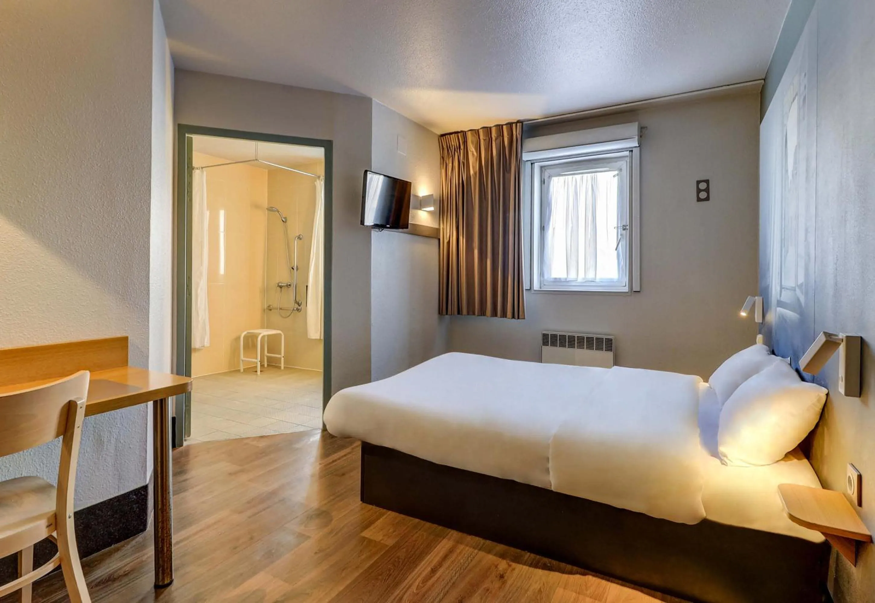 Photo of the whole room, Bed in B&B HOTEL Dijon Nord Zénith