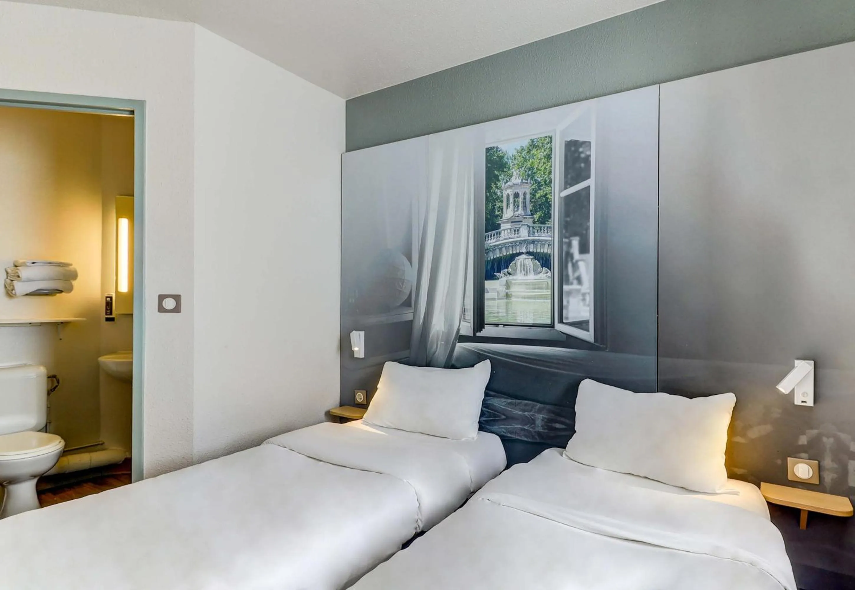 Photo of the whole room, Bed in B&B HOTEL Dijon Nord Zénith