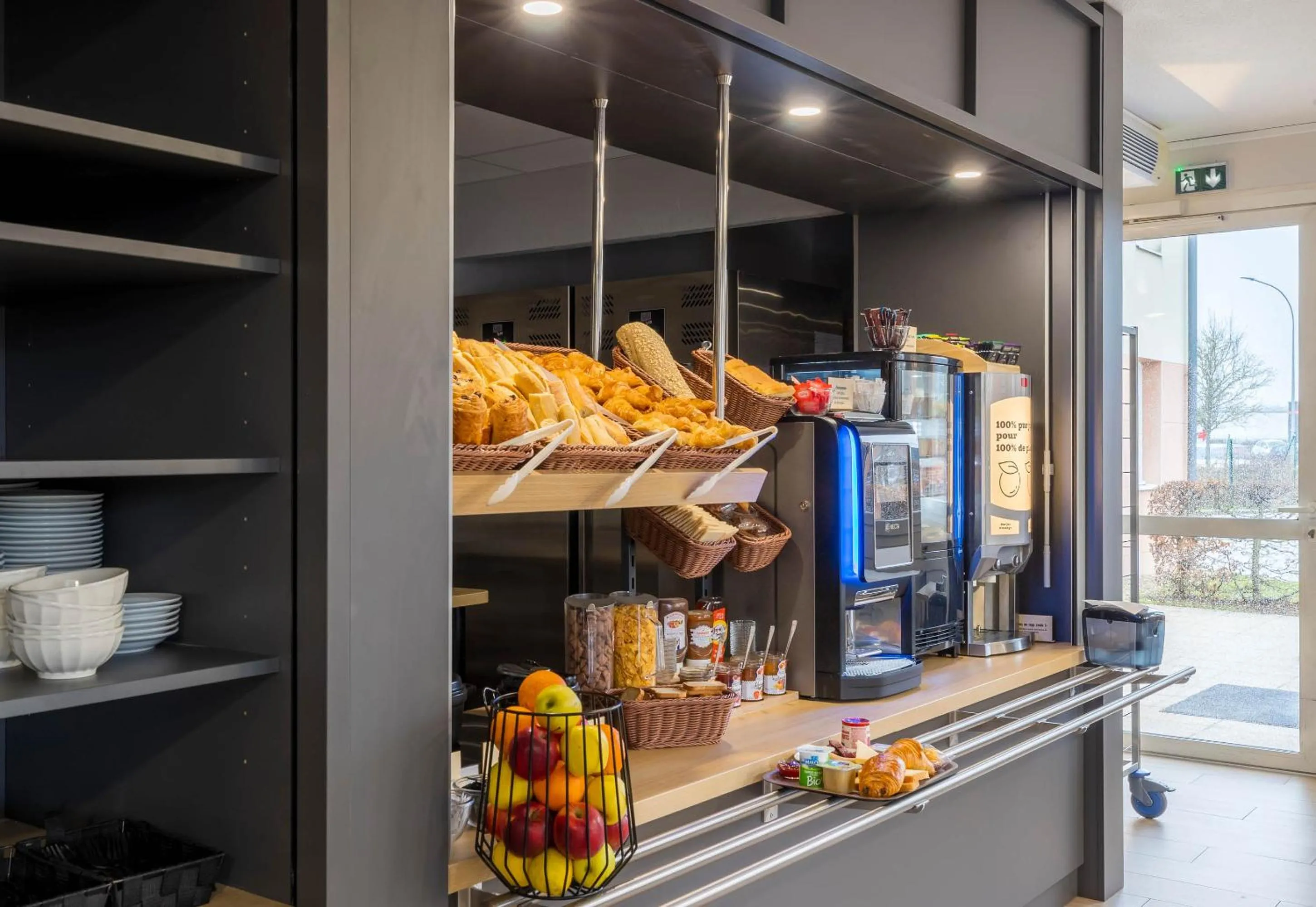 Buffet breakfast in B&B HOTEL Auxerre Monéteau