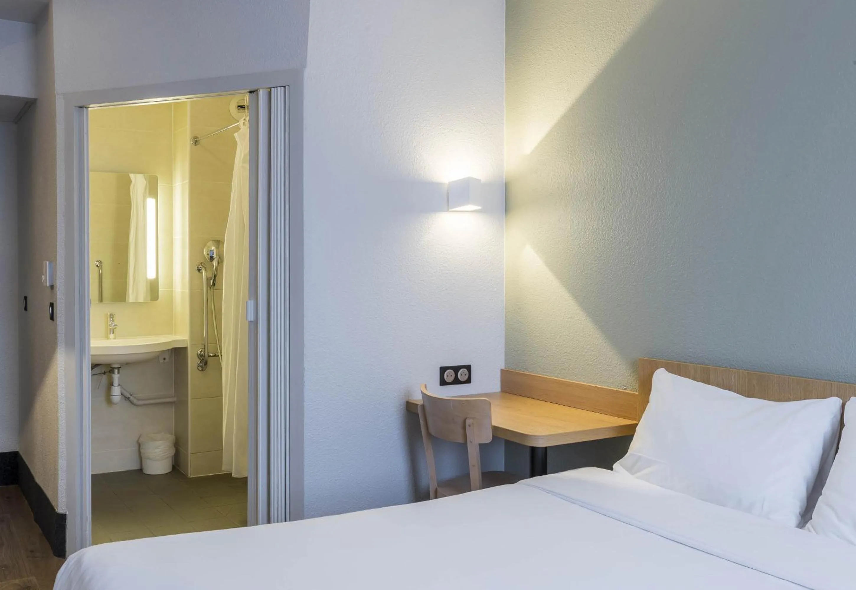 Bathroom, Bed in B&B HOTEL Auxerre Monéteau