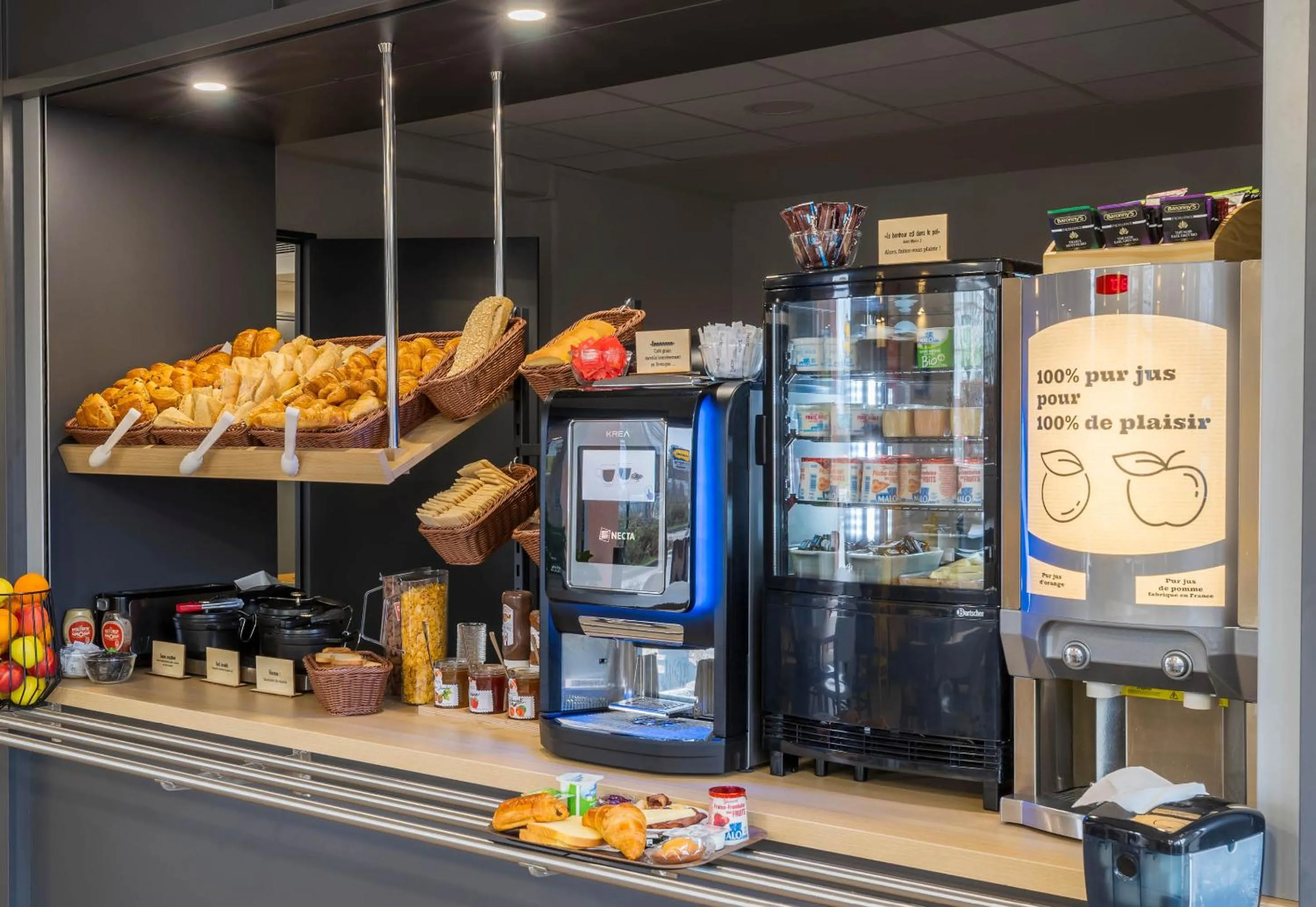 Breakfast in B&B HOTEL Auxerre Monéteau
