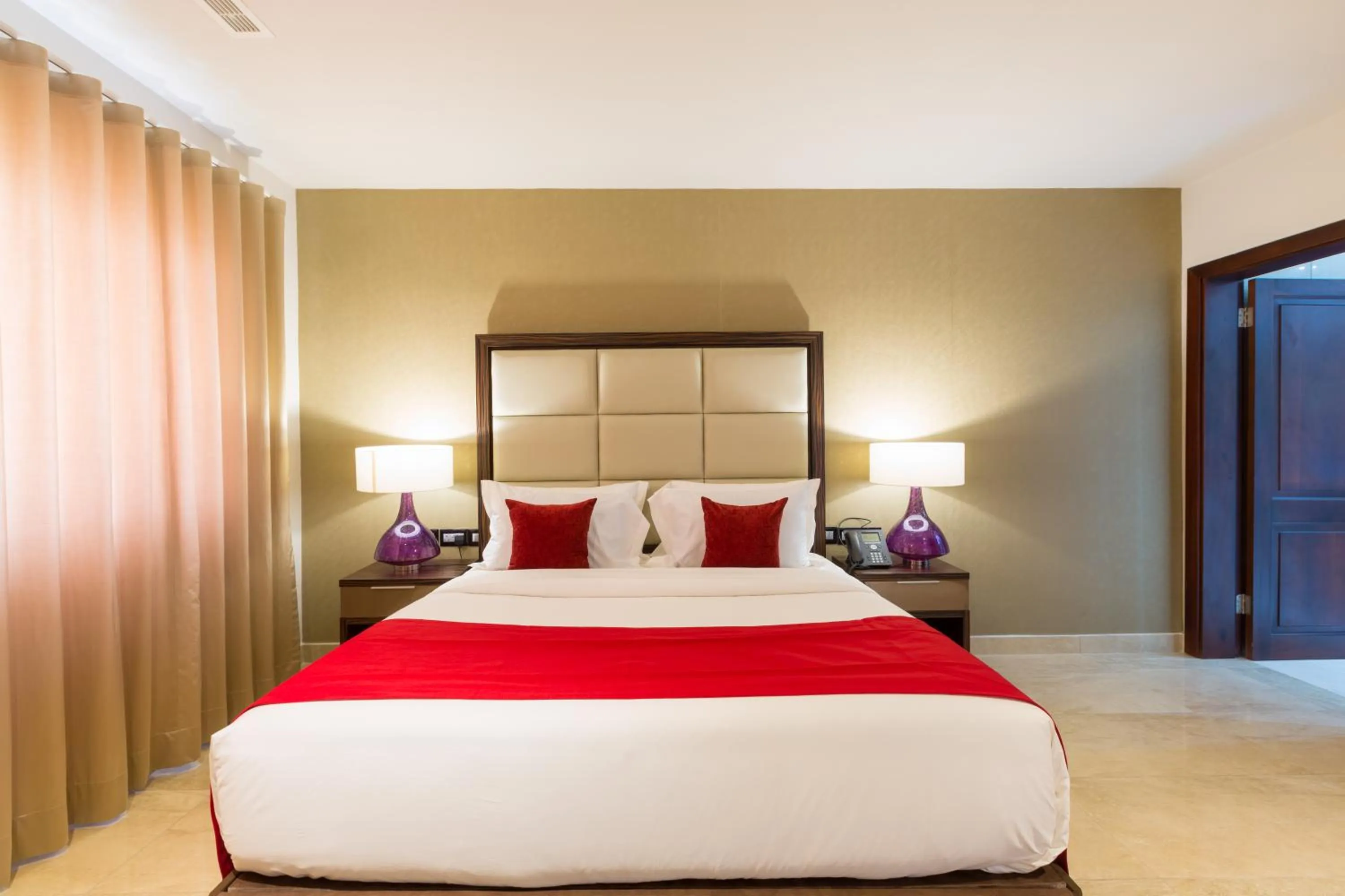 Bed in The Palms by Eagles