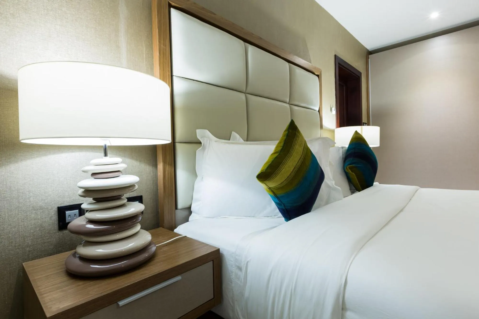 Bed in The Palms by Eagles