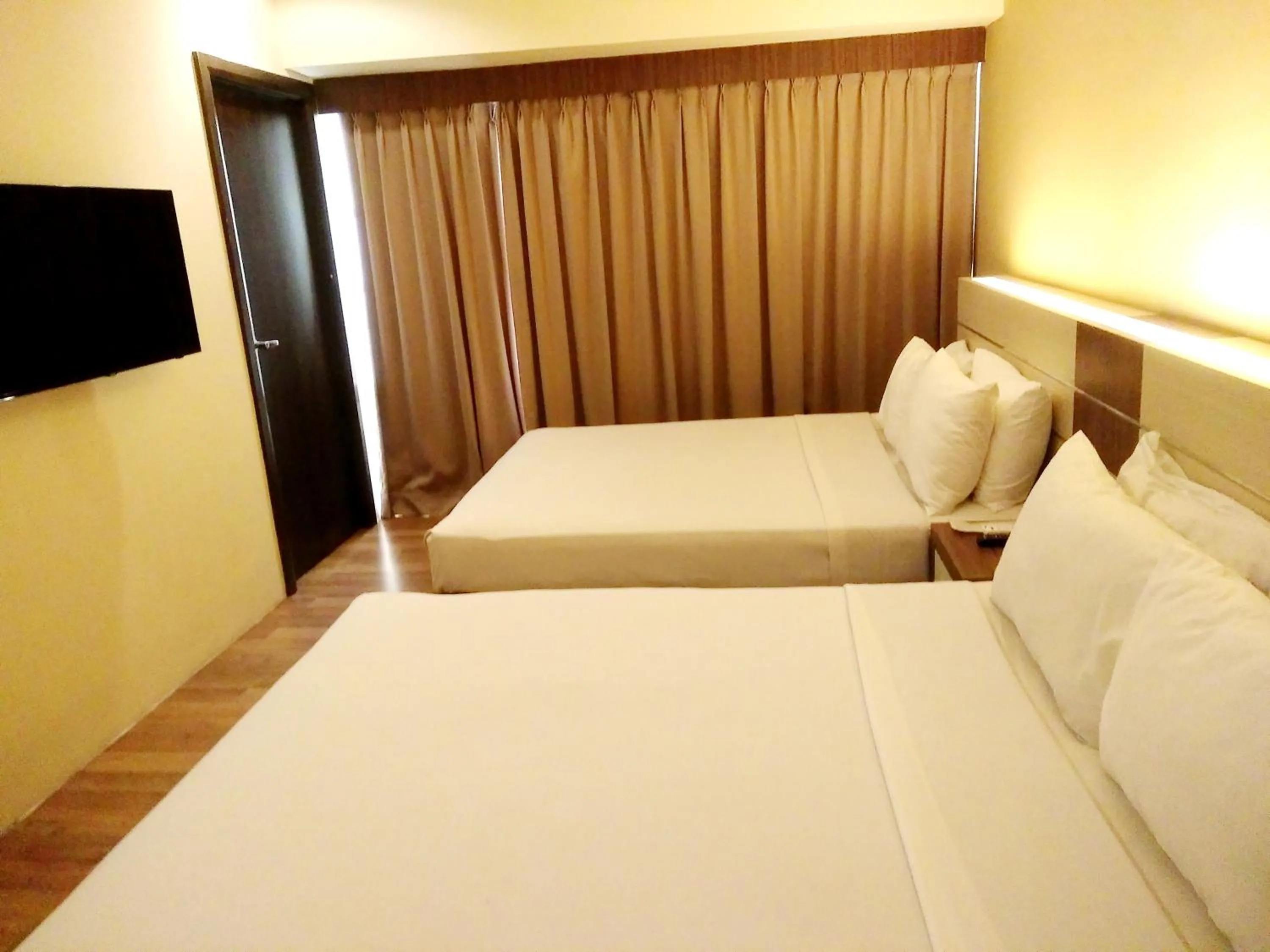 Bed in Seasons View Hotel