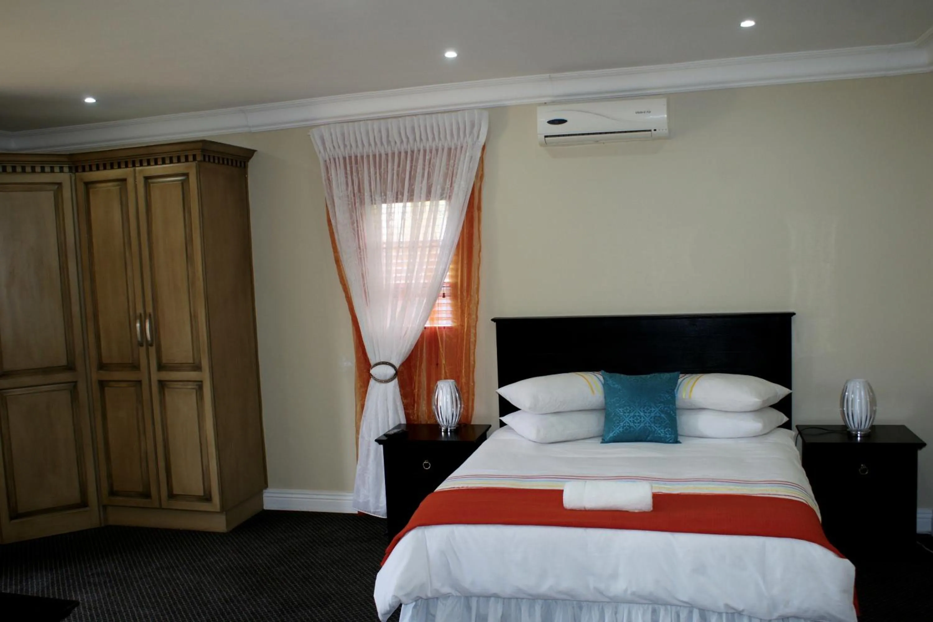 Bathroom, Bed in Jolani Guest House